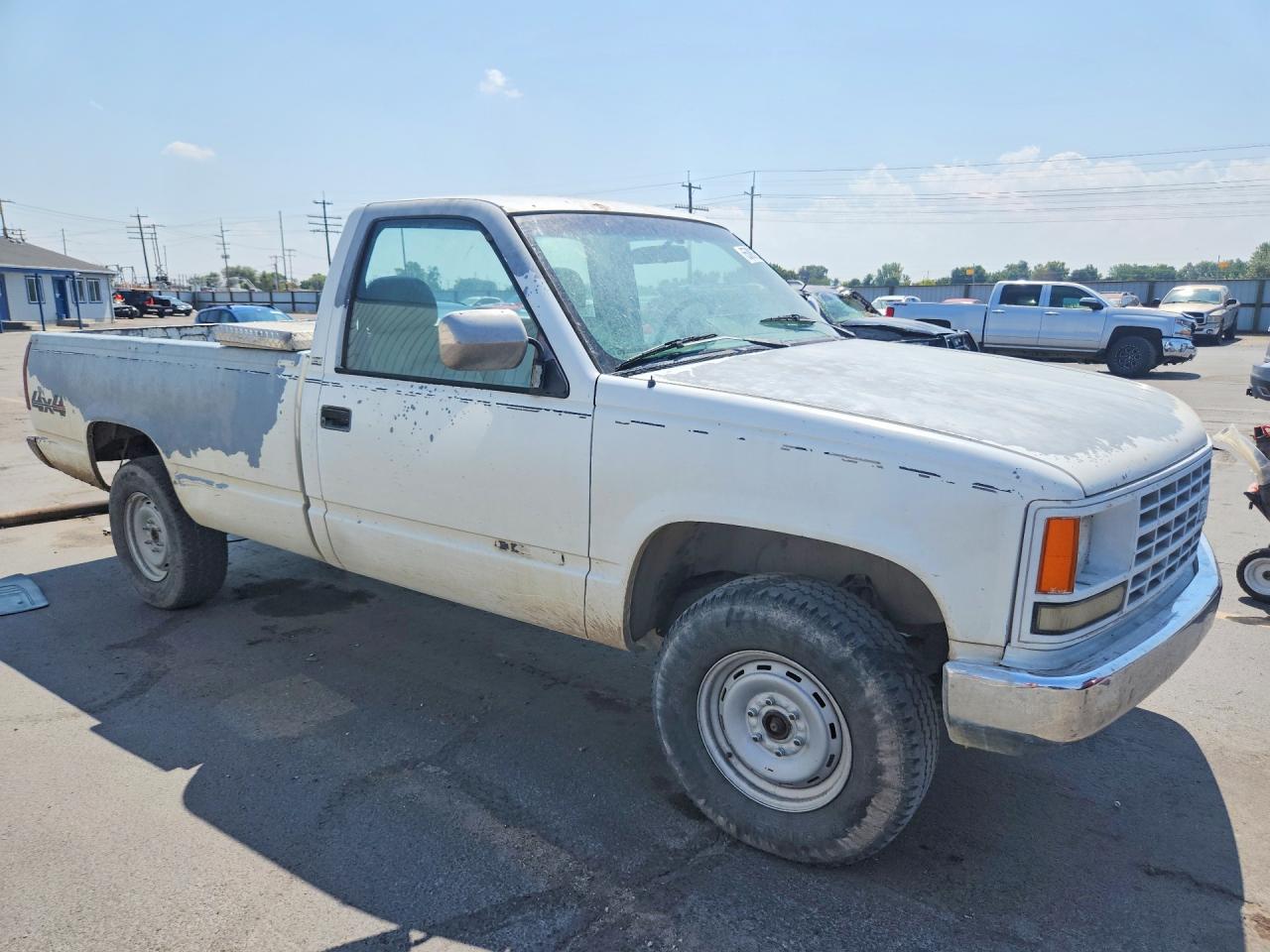 1988 Chevrolet Gmt-400 K2500 White vin: 1GCFK24K1JE124407