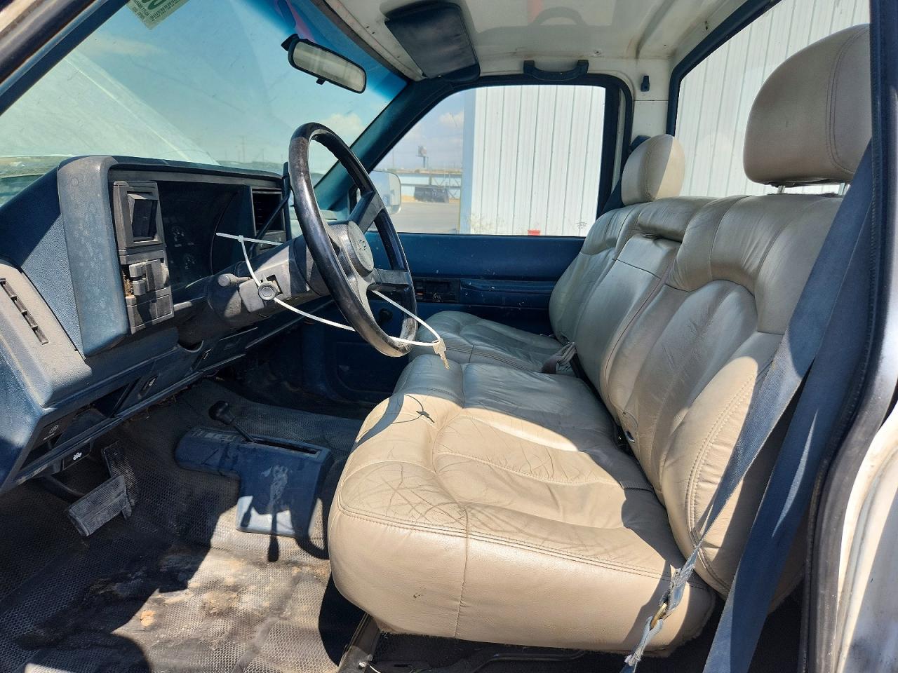 1988 Chevrolet Gmt-400 K2500 White vin: 1GCFK24K1JE124407