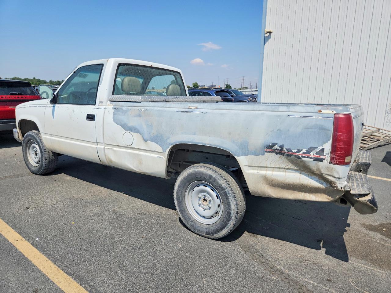 1988 Chevrolet Gmt-400 K2500 White vin: 1GCFK24K1JE124407