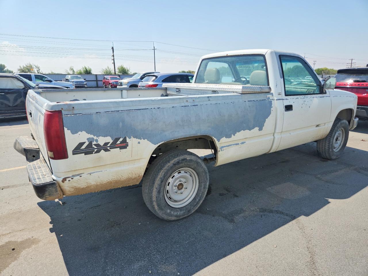 1988 Chevrolet Gmt-400 K2500 White vin: 1GCFK24K1JE124407