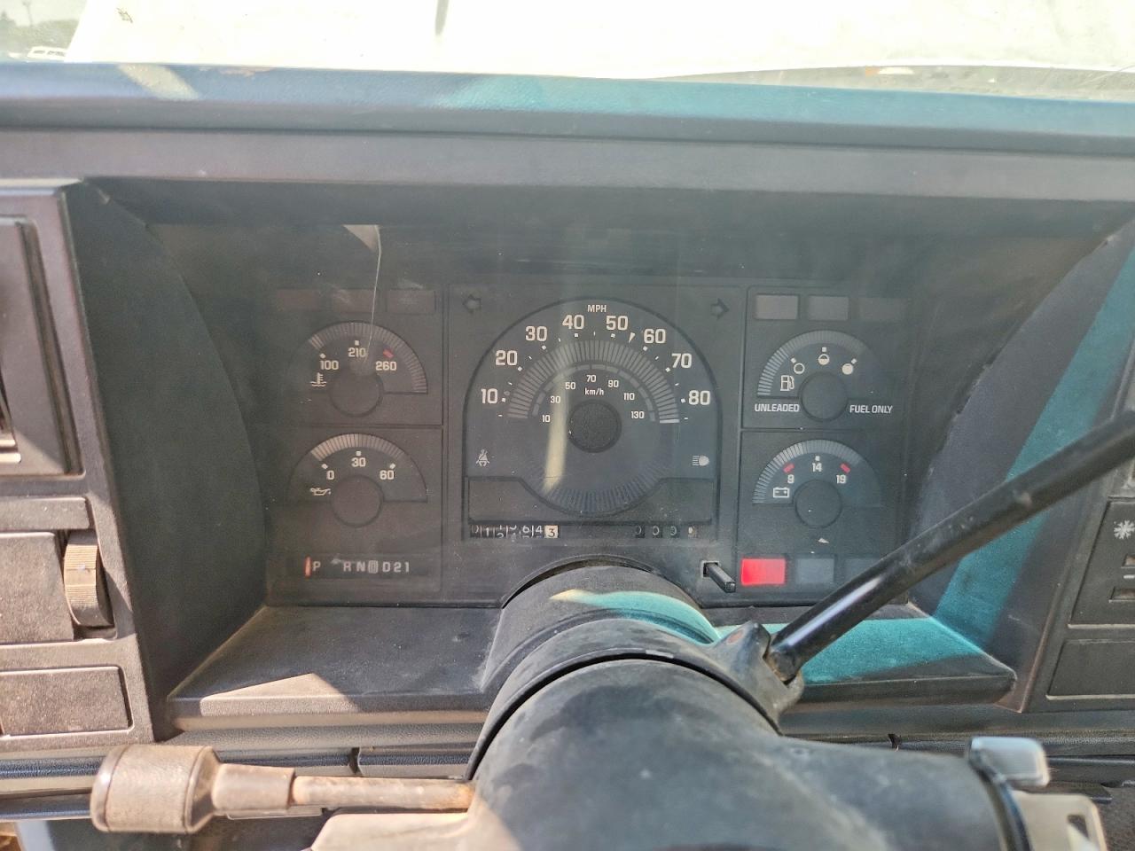 1988 Chevrolet Gmt-400 K2500 White vin: 1GCFK24K1JE124407