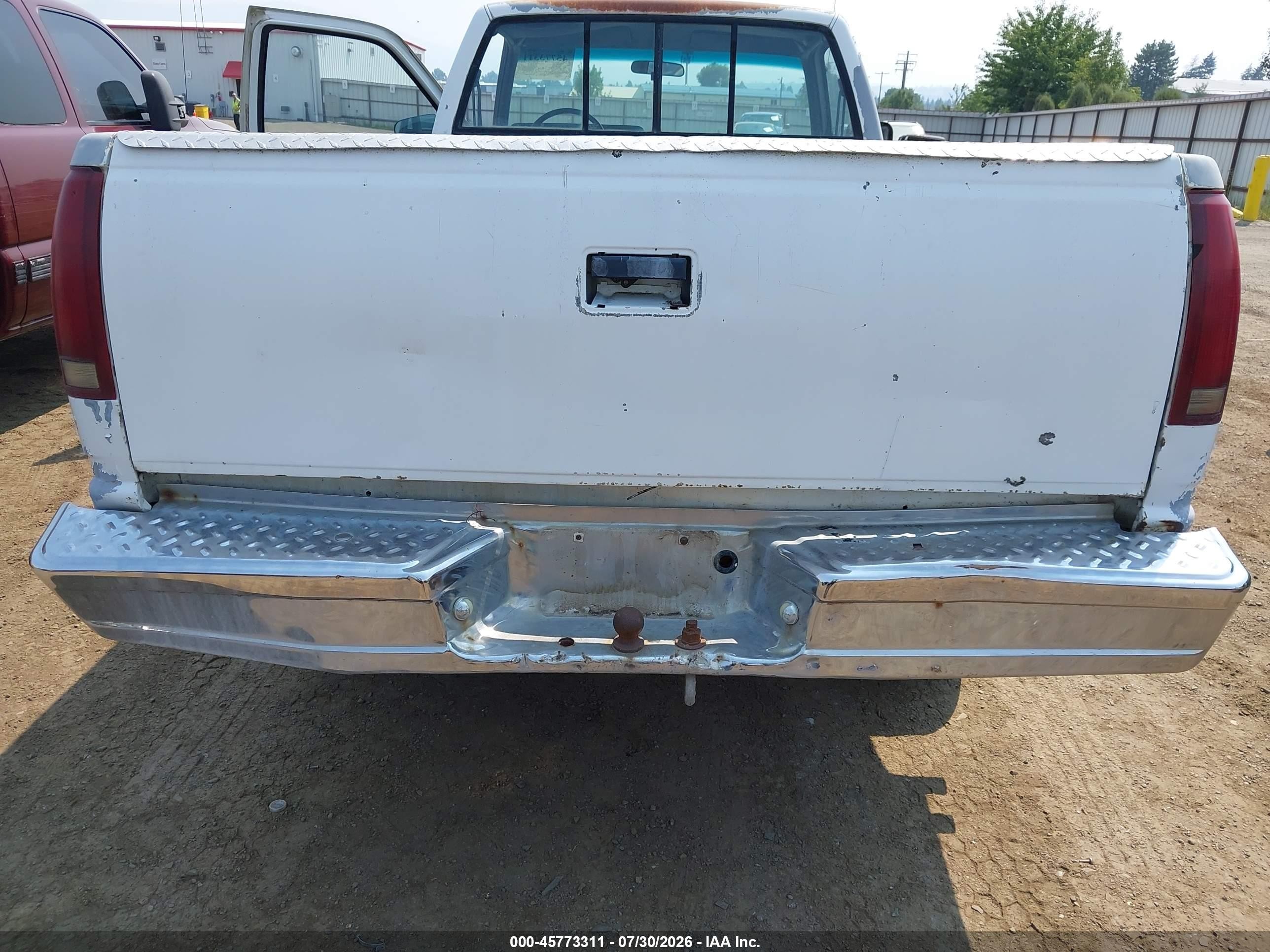 1989 Chevrolet Gmt-400 K2500 White vin: 1GCFK24K3KE179491