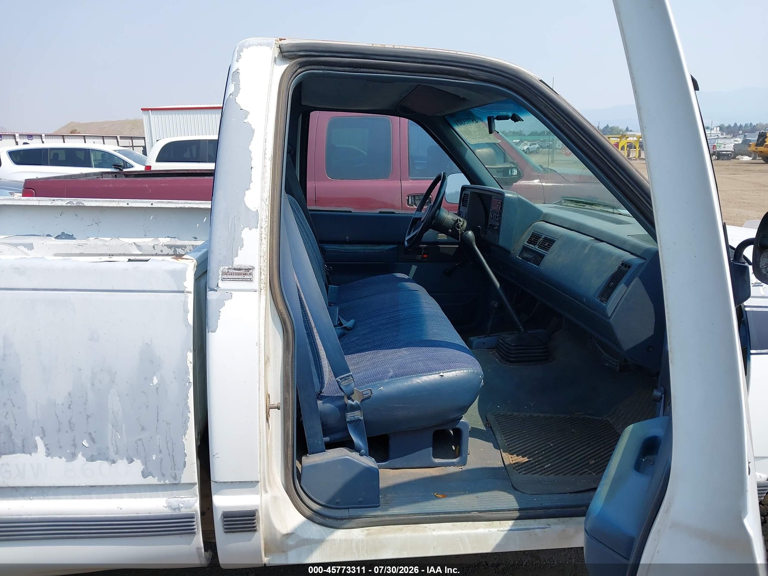 1989 Chevrolet Gmt-400 K2500 White vin: 1GCFK24K3KE179491