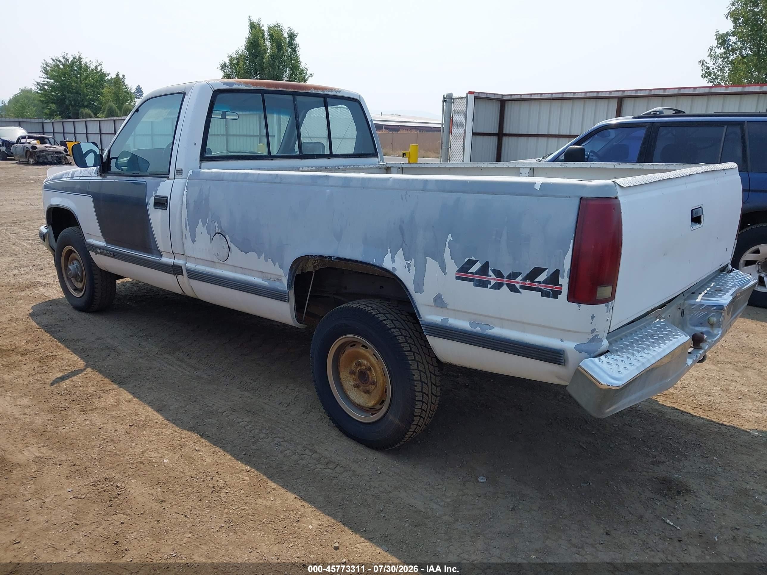 1989 Chevrolet Gmt-400 K2500 White vin: 1GCFK24K3KE179491
