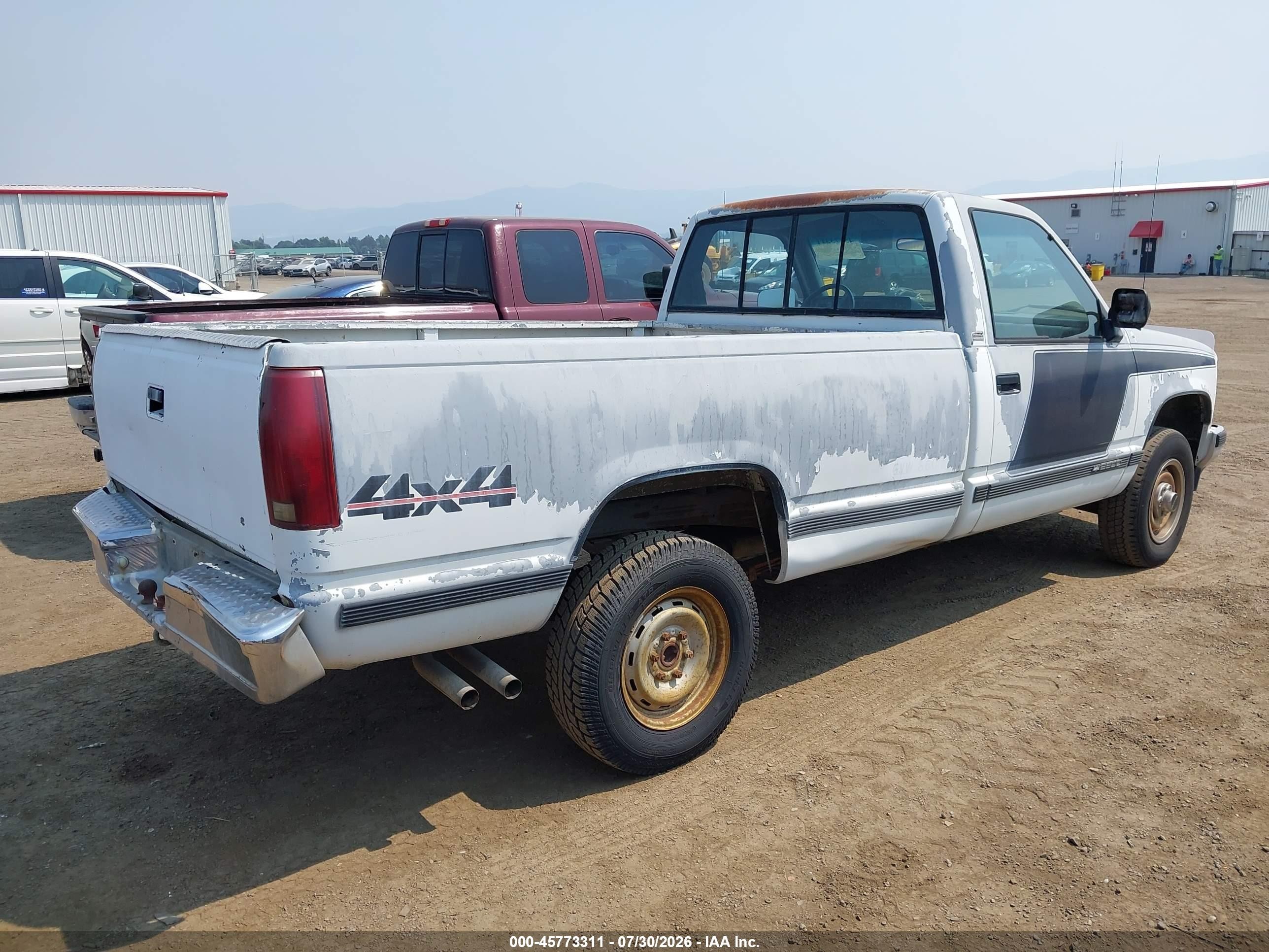 1989 Chevrolet Gmt-400 K2500 White vin: 1GCFK24K3KE179491