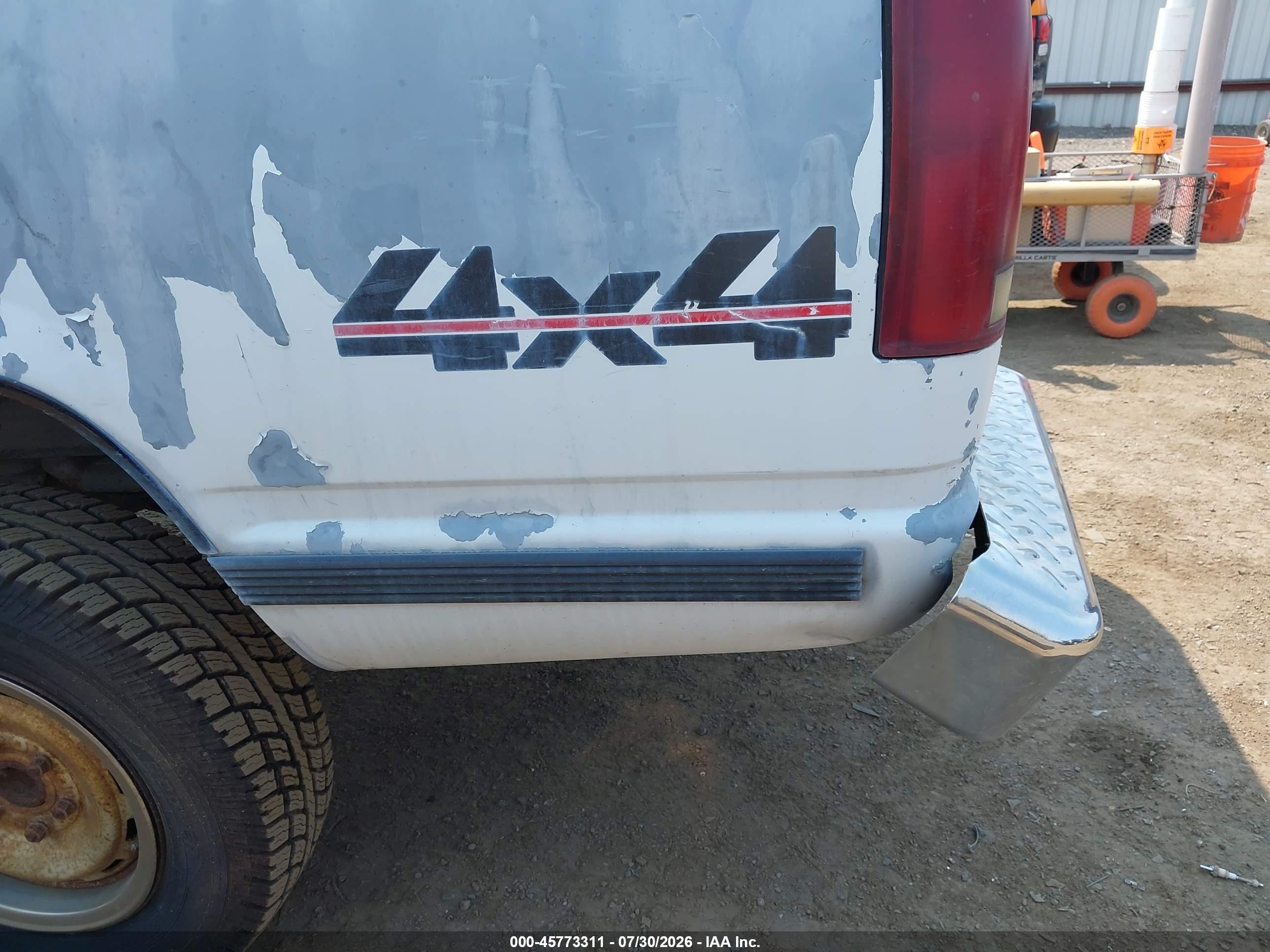 1989 Chevrolet Gmt-400 K2500 White vin: 1GCFK24K3KE179491