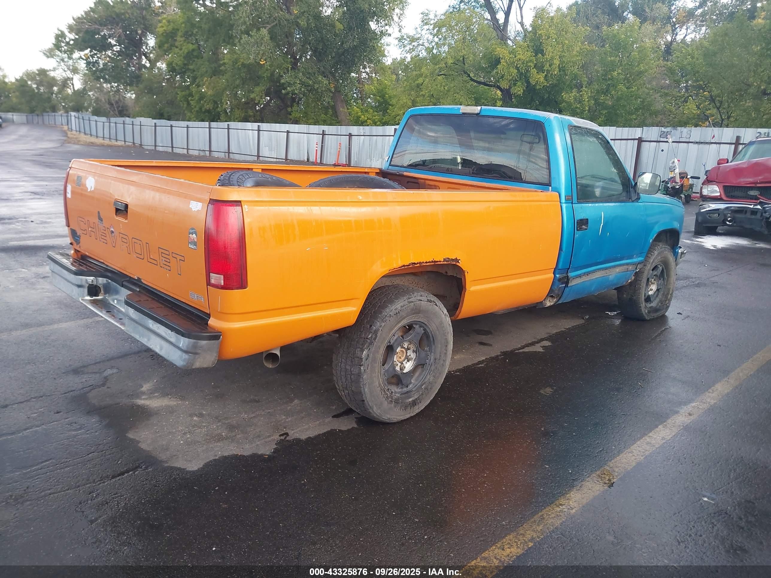 1991 Chevrolet Gmt-400 K2500 Blue vin: 1GCFK24K6MZ160977