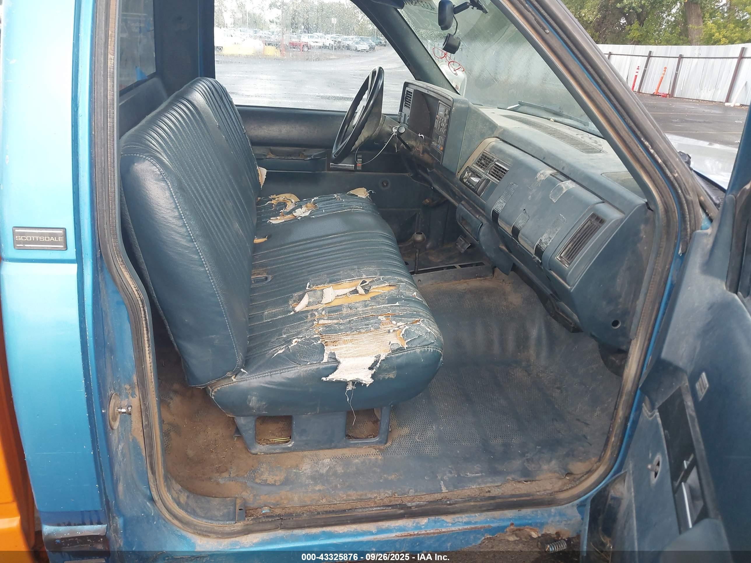 1991 Chevrolet Gmt-400 K2500 Blue vin: 1GCFK24K6MZ160977