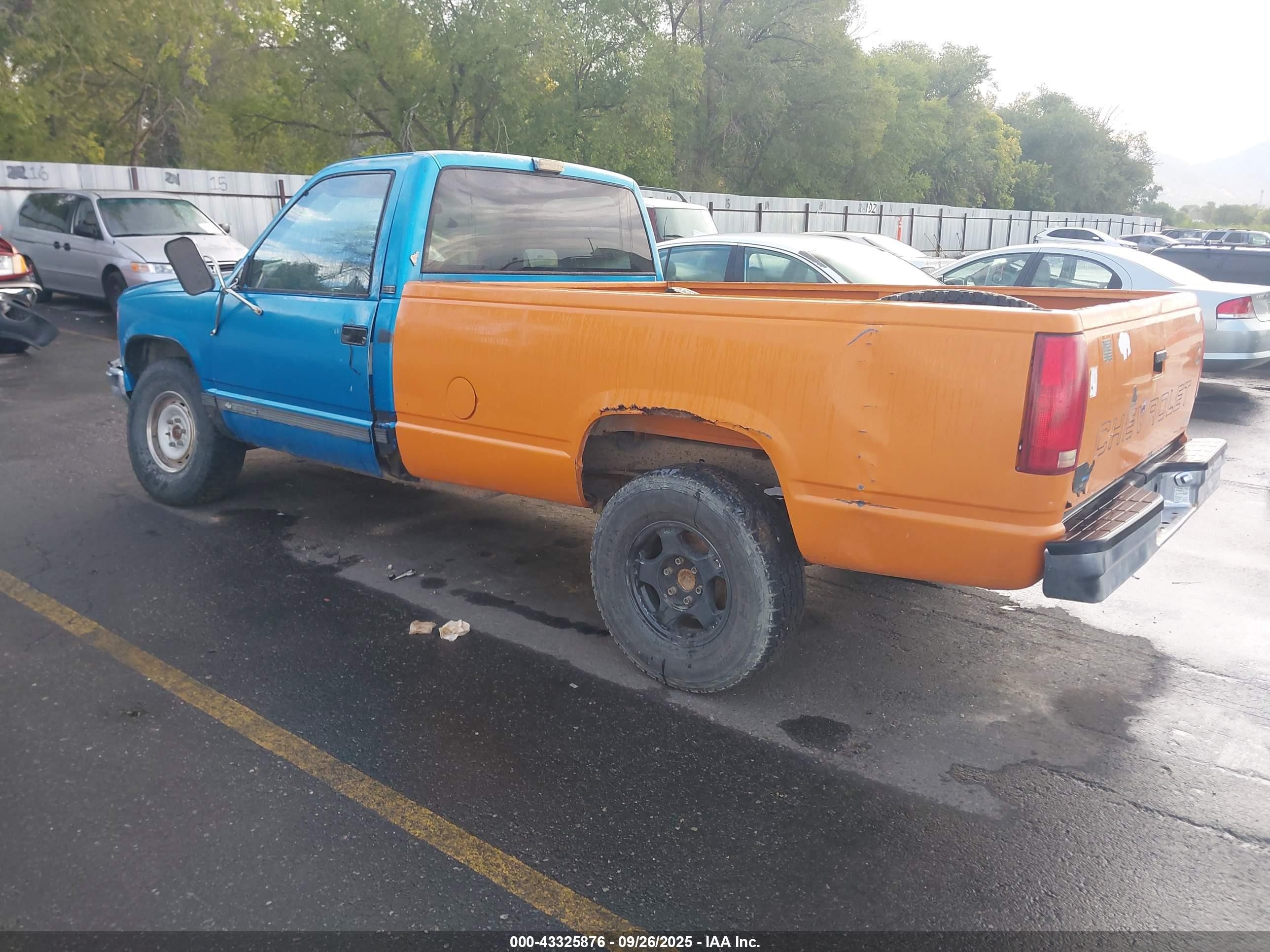 1991 Chevrolet Gmt-400 K2500 Blue vin: 1GCFK24K6MZ160977