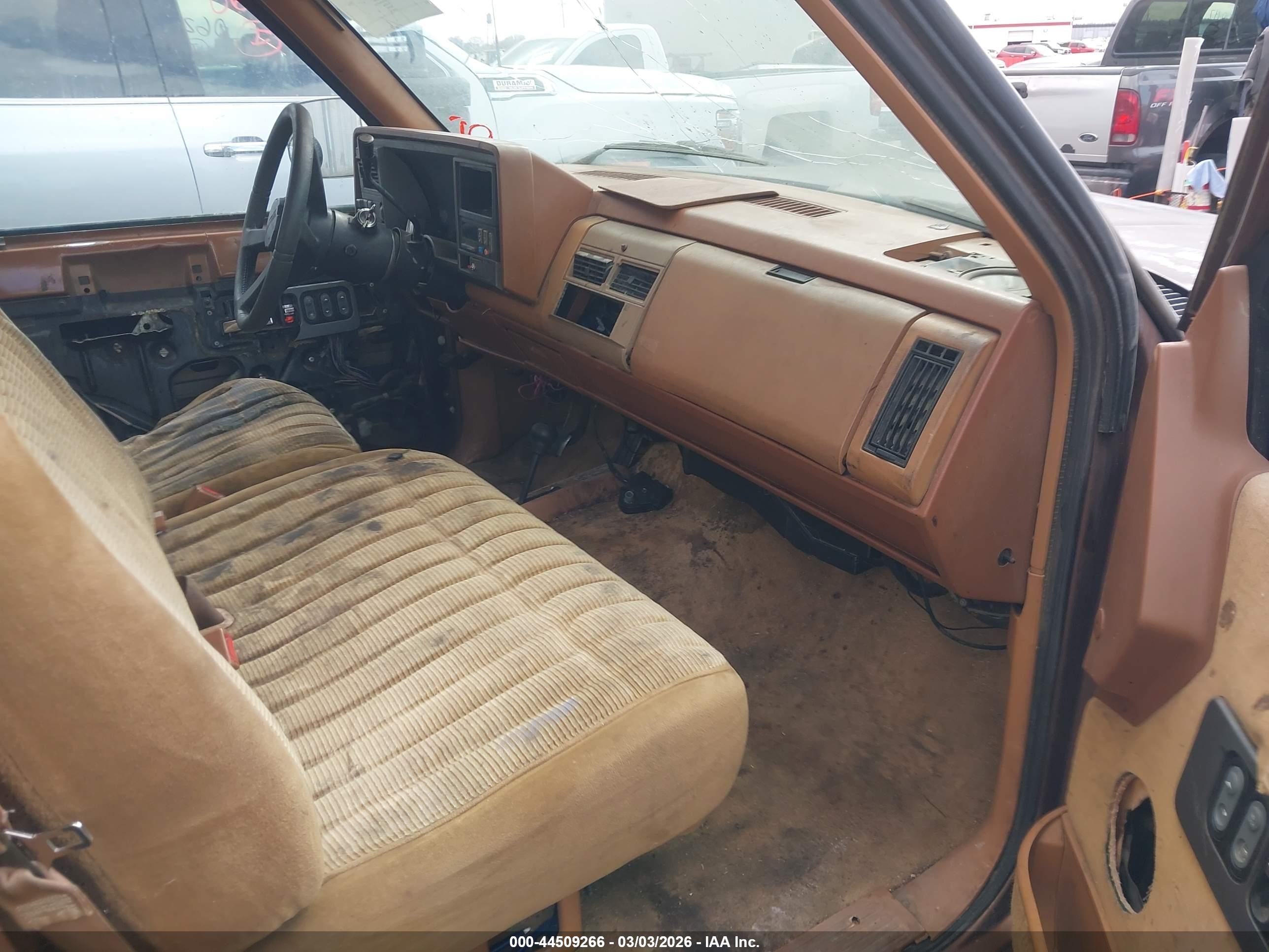 1990 Chevrolet Gmt-400 K2500 Black vin: 1GCFK24K9LZ133965