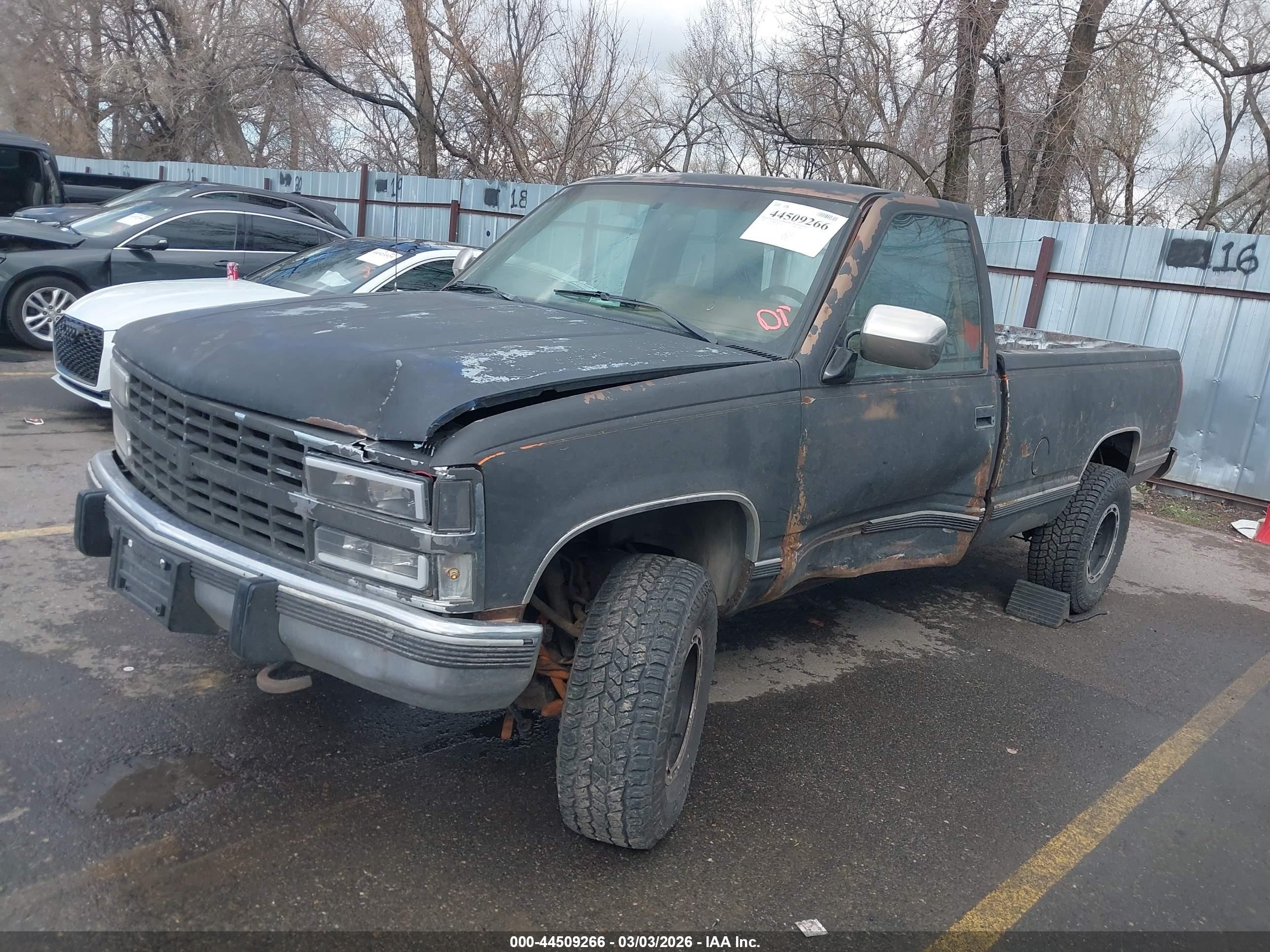 1990 Chevrolet Gmt-400 K2500 Black vin: 1GCFK24K9LZ133965