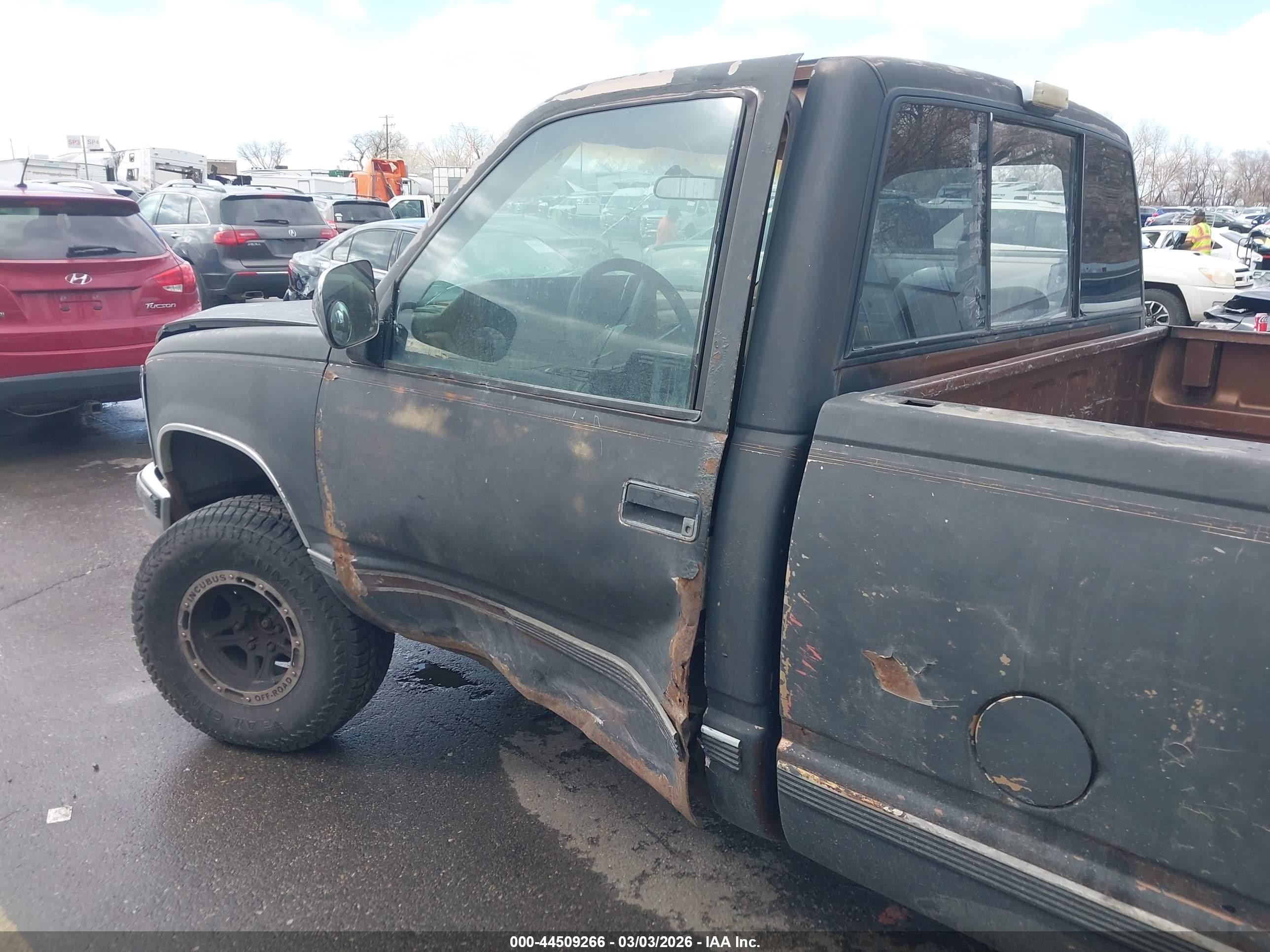1990 Chevrolet Gmt-400 K2500 Black vin: 1GCFK24K9LZ133965