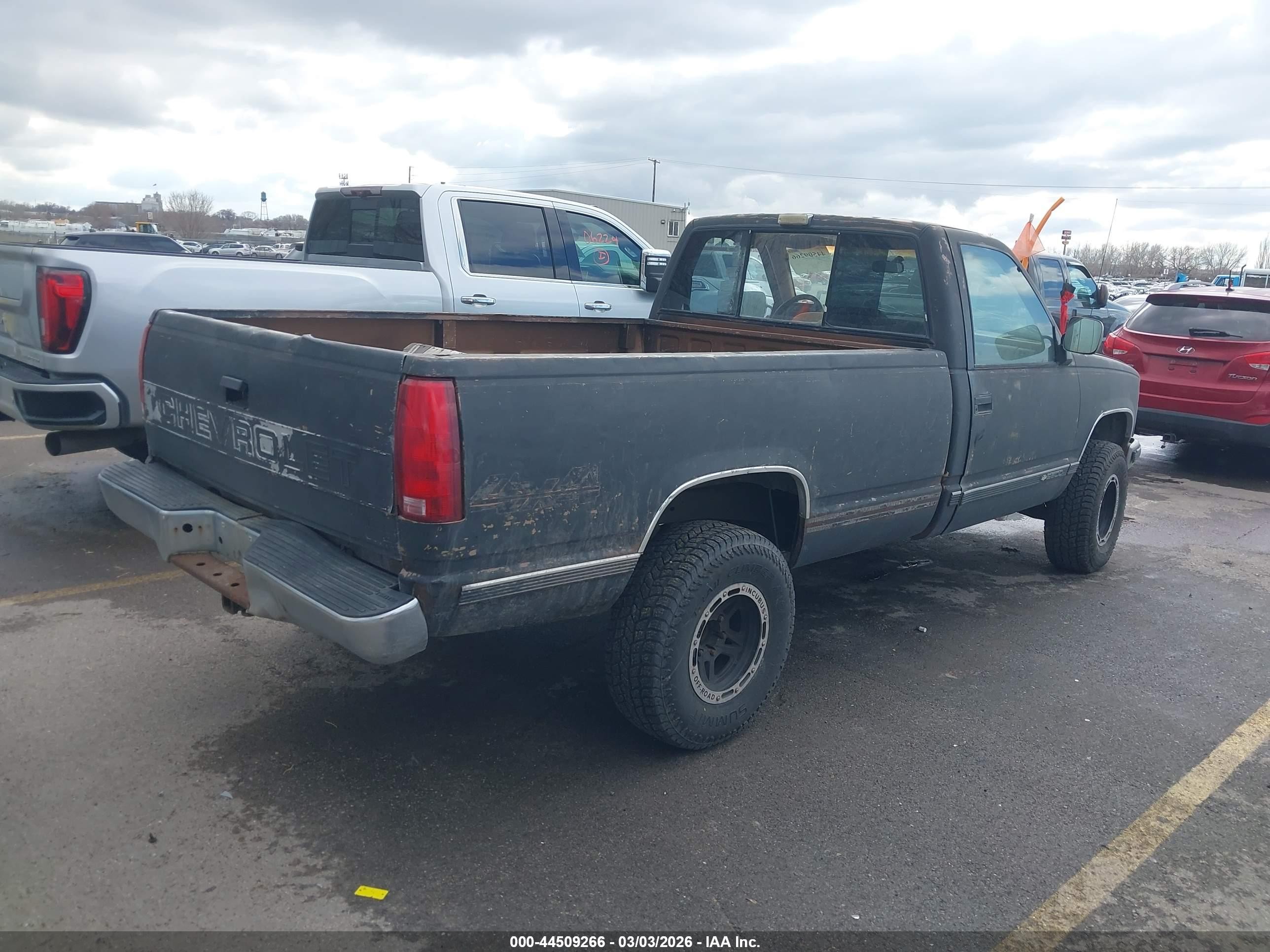 1990 Chevrolet Gmt-400 K2500 Black vin: 1GCFK24K9LZ133965