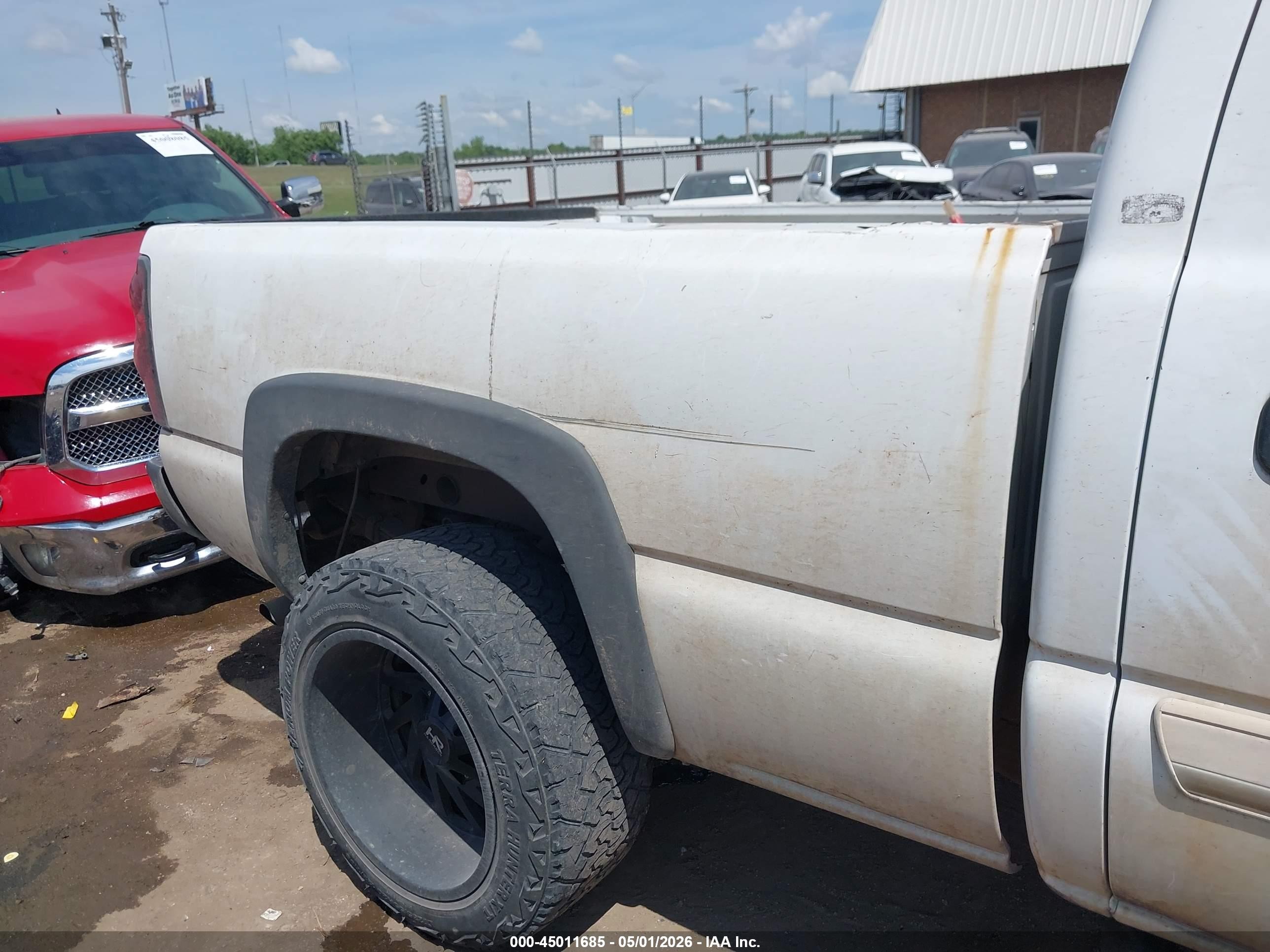 2005 Chevrolet Silverado 1500hd Ls Белый vin: 1GCGC13U05F811831