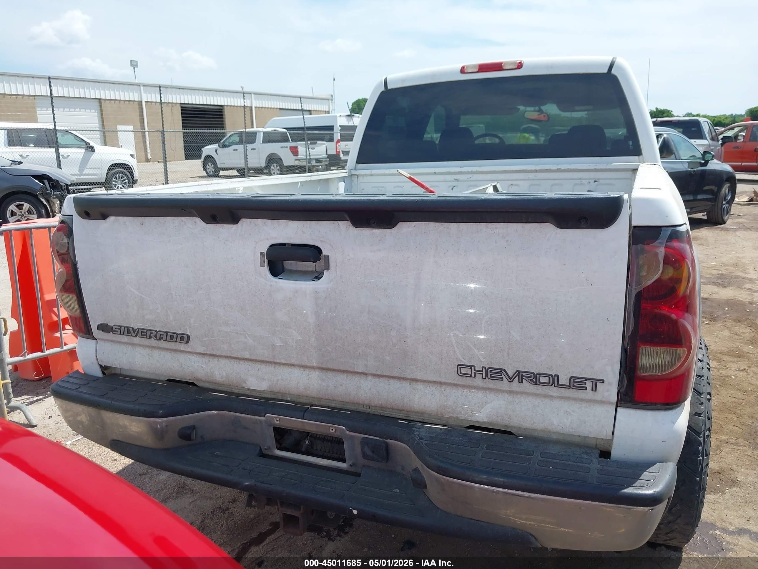 2005 Chevrolet Silverado 1500hd Ls Белый vin: 1GCGC13U05F811831
