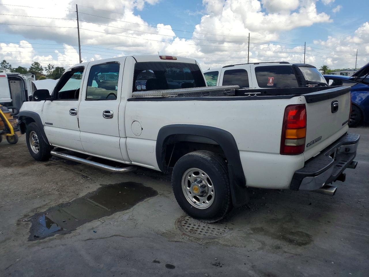 2001 Chevrolet Silverado C1500 Heavy Duty White vin: 1GCGC13U41F162657