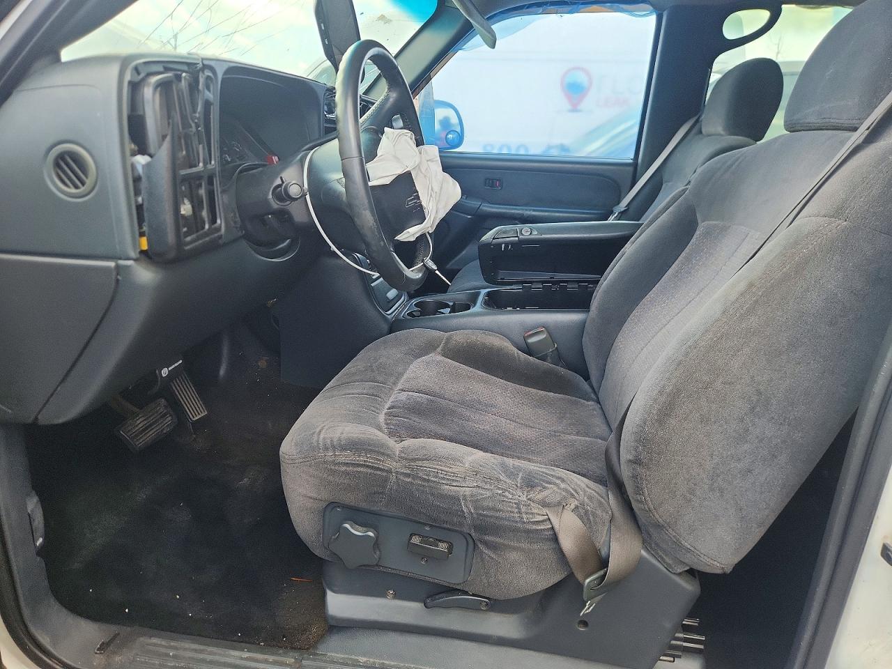 2001 Chevrolet Silverado C1500 Heavy Duty White vin: 1GCGC13U41F162657