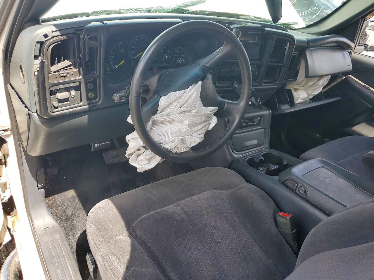 2001 Chevrolet Silverado C1500 Heavy Duty White vin: 1GCGC13U41F162657