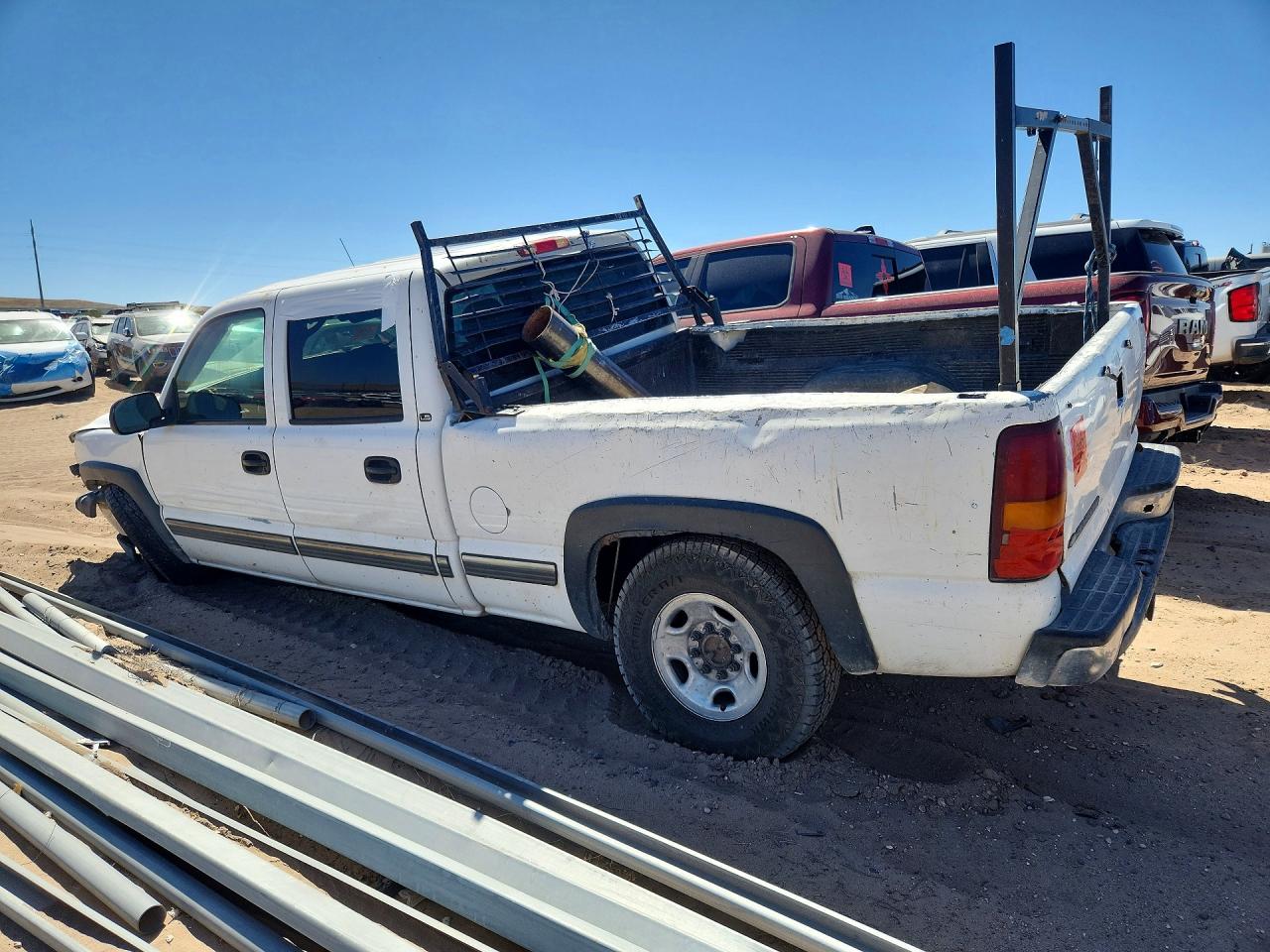 2002 Chevrolet Silverado C1500 Heavy Duty White vin: 1GCGC13U52F154813