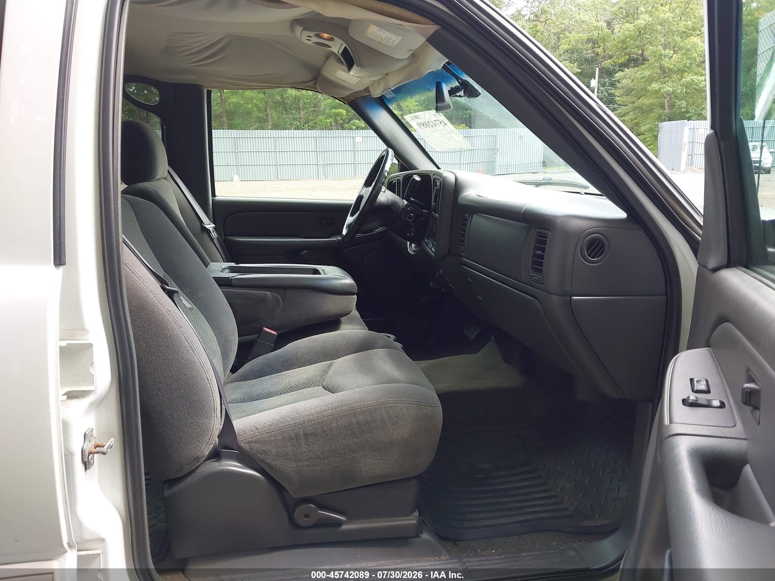 2005 Chevrolet Silverado 1500hd Ls White vin: 1GCGC13U85F821829