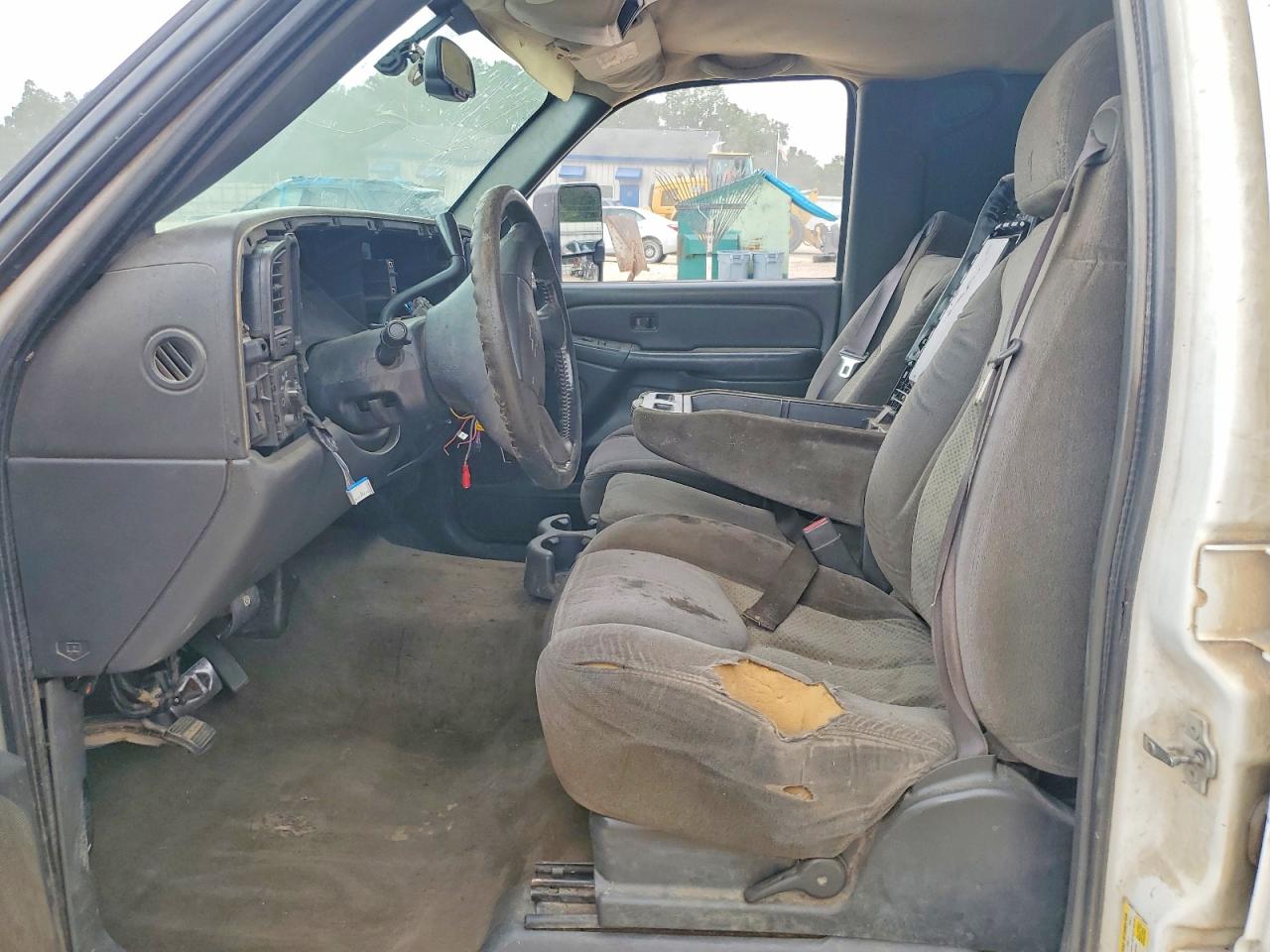 2006 Chevrolet Silverado C1500 Heavy Duty White vin: 1GCGC13U86F120032