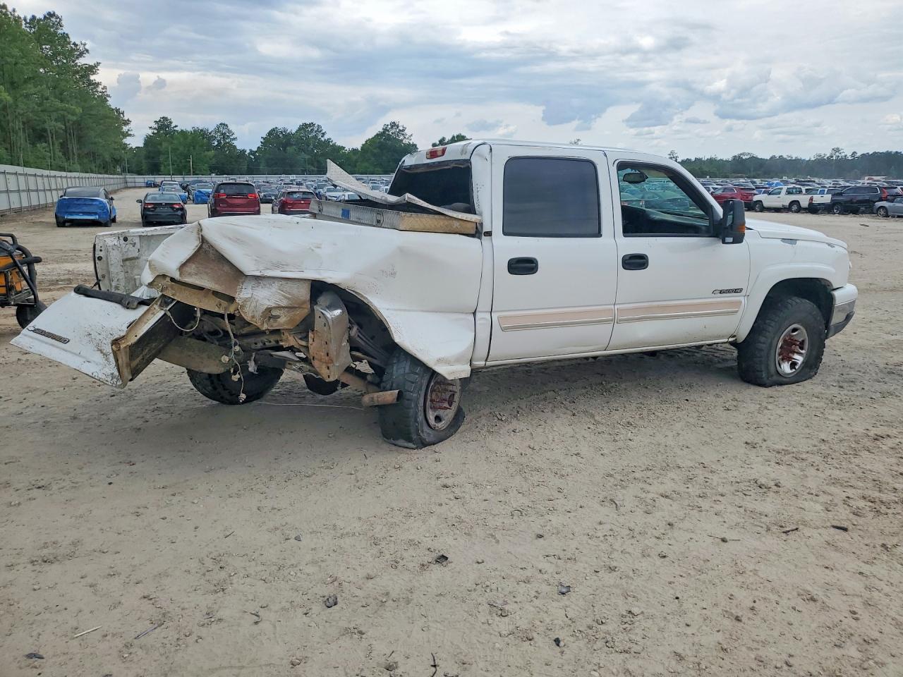 2006 Chevrolet Silverado C1500 Heavy Duty White vin: 1GCGC13U86F120032