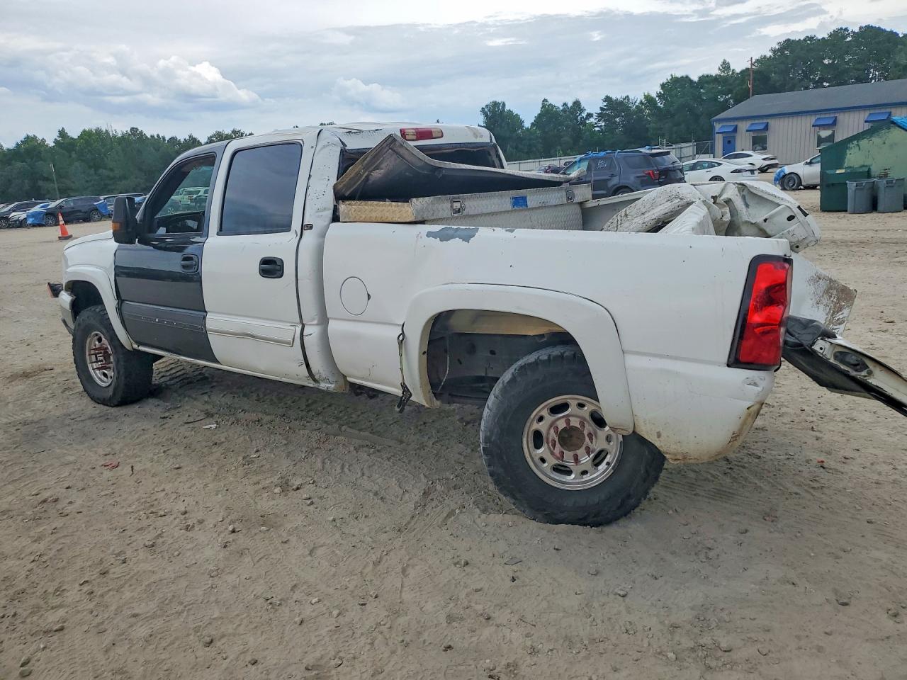 2006 Chevrolet Silverado C1500 Heavy Duty White vin: 1GCGC13U86F120032