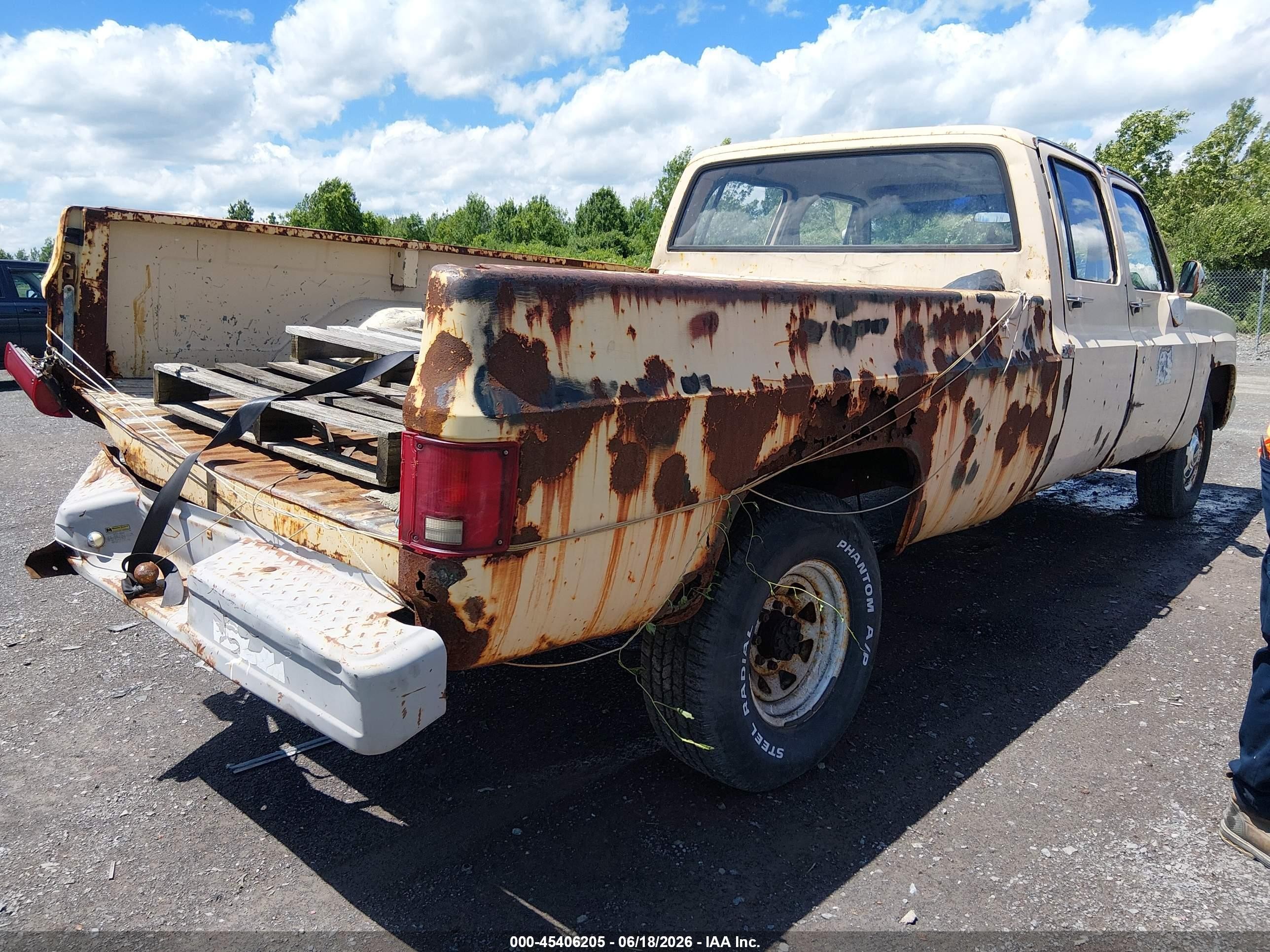 1983 Chevrolet C20   Yellow vin: 1GCGC23M6DS117267