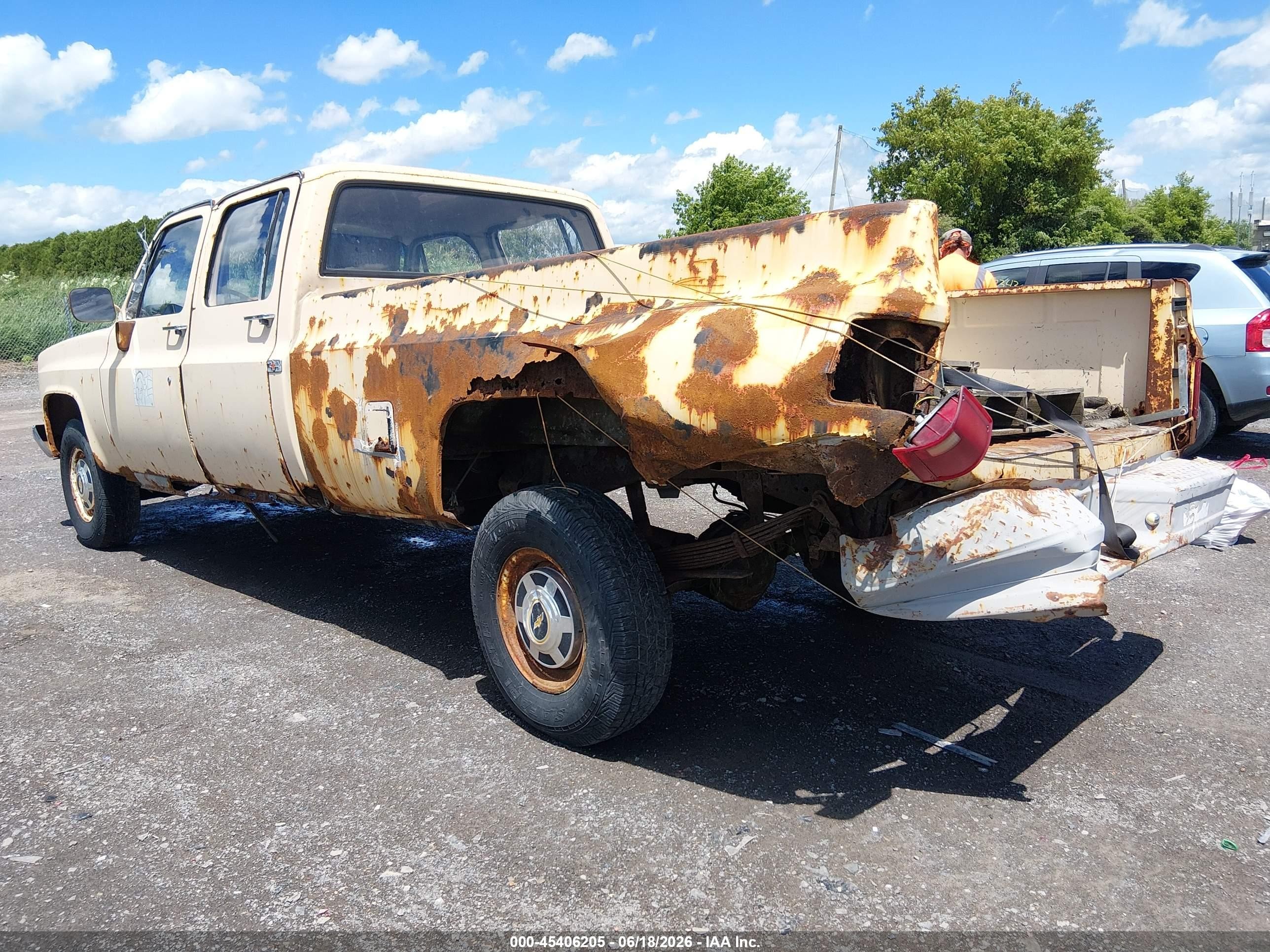 1983 Chevrolet C20   Yellow vin: 1GCGC23M6DS117267