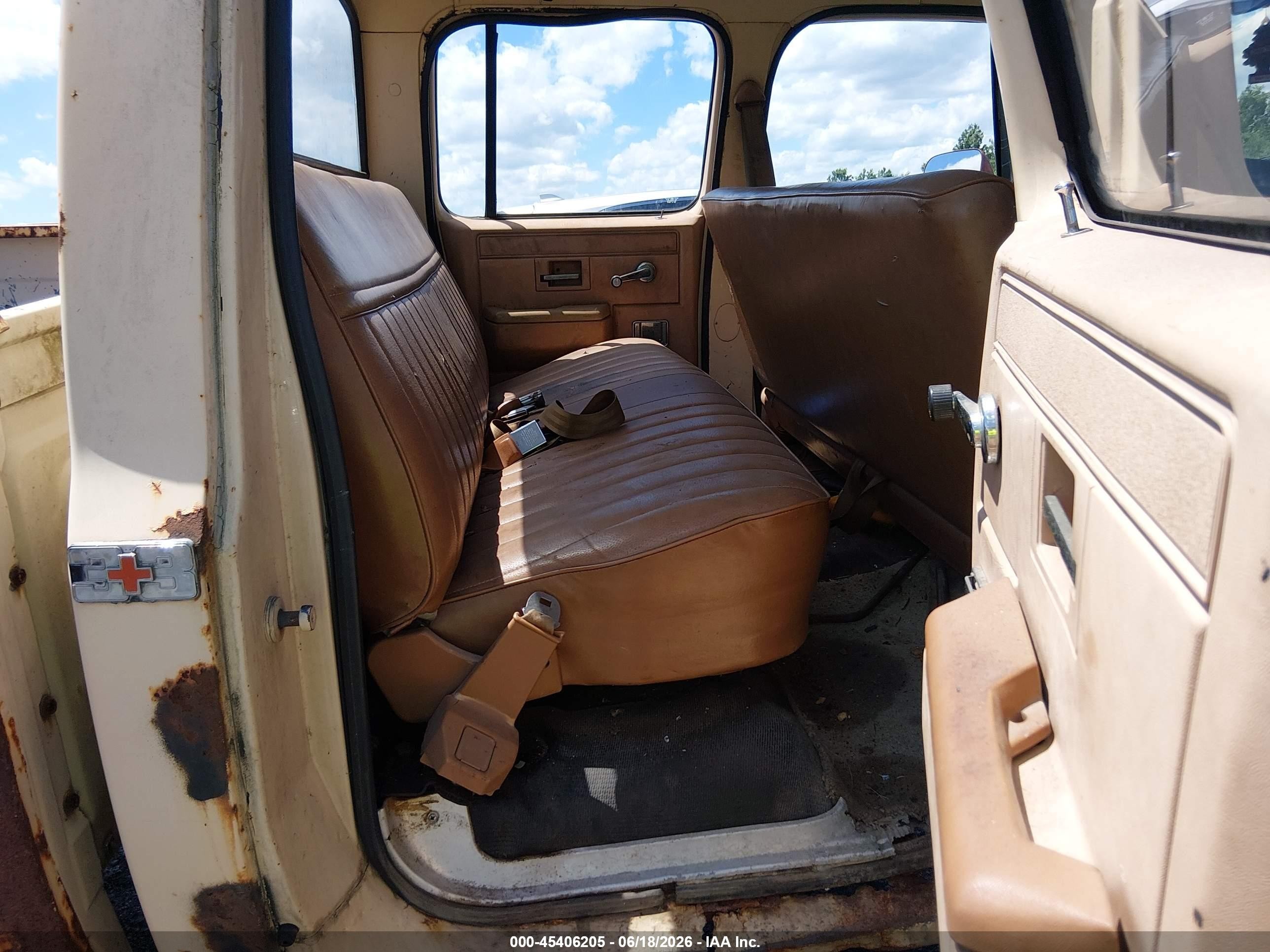 1983 Chevrolet C20   Yellow vin: 1GCGC23M6DS117267