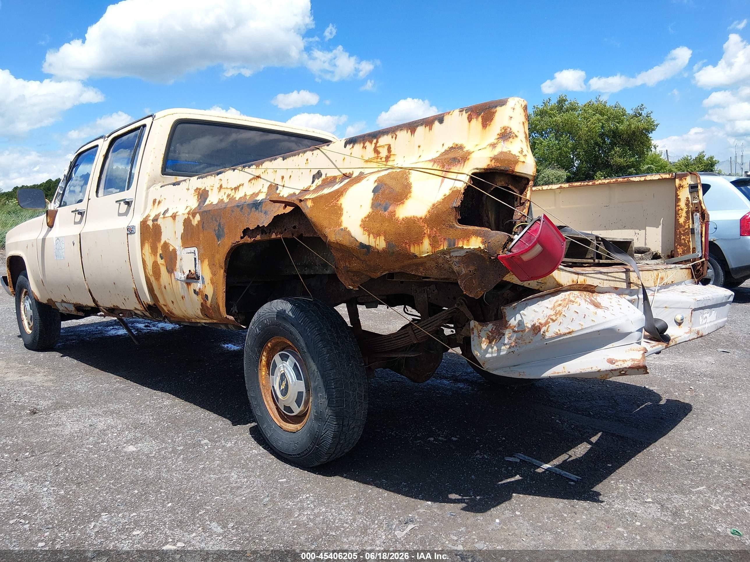1983 Chevrolet C20   Yellow vin: 1GCGC23M6DS117267