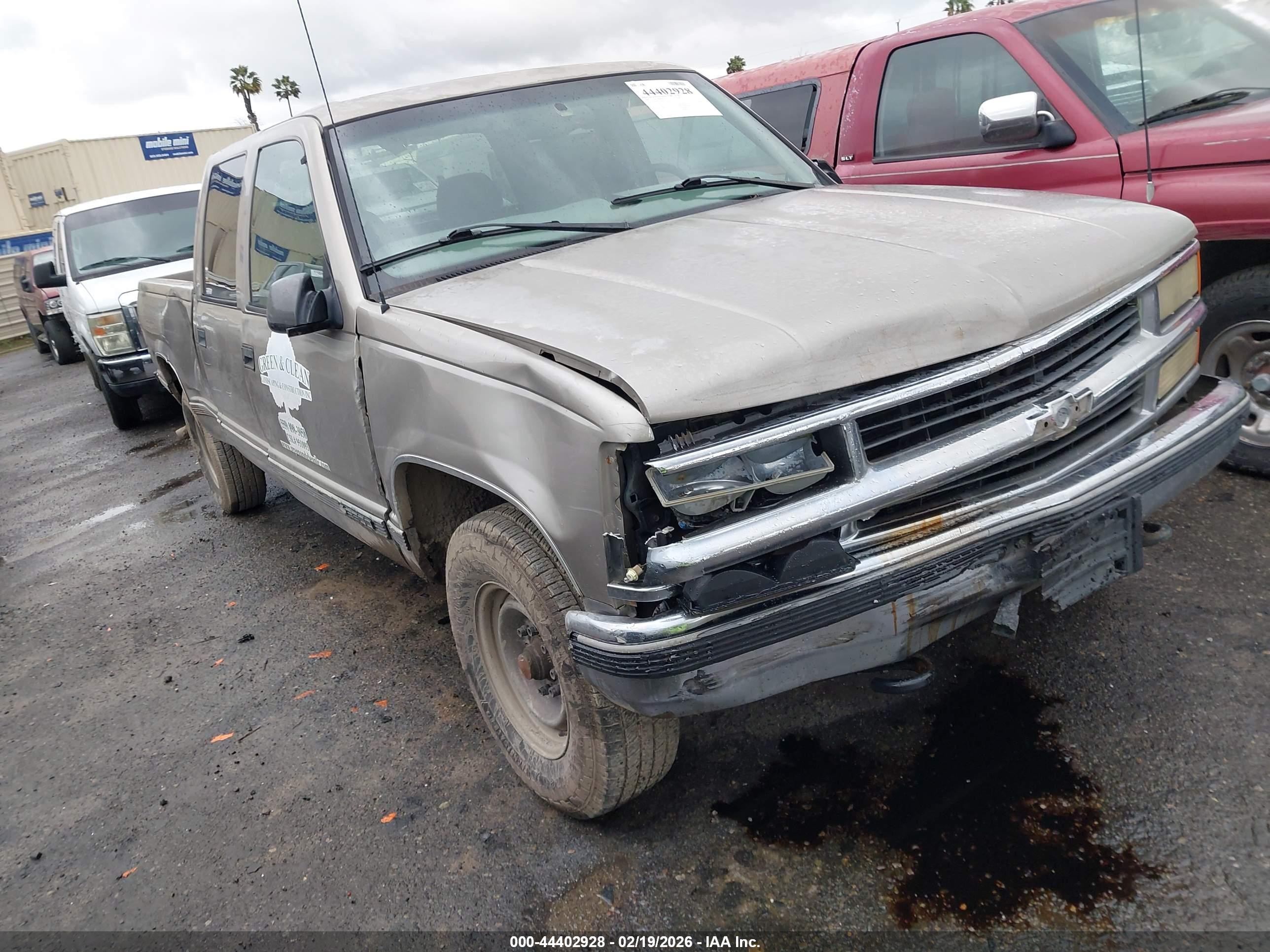 2000 Chevrolet C2500   Champagne vin: 1GCGC23R1YF406051