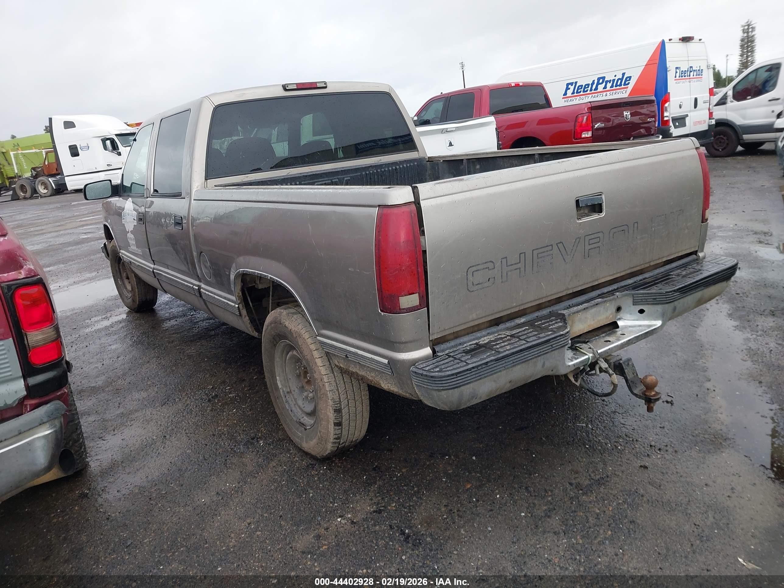 2000 Chevrolet C2500   Champagne vin: 1GCGC23R1YF406051