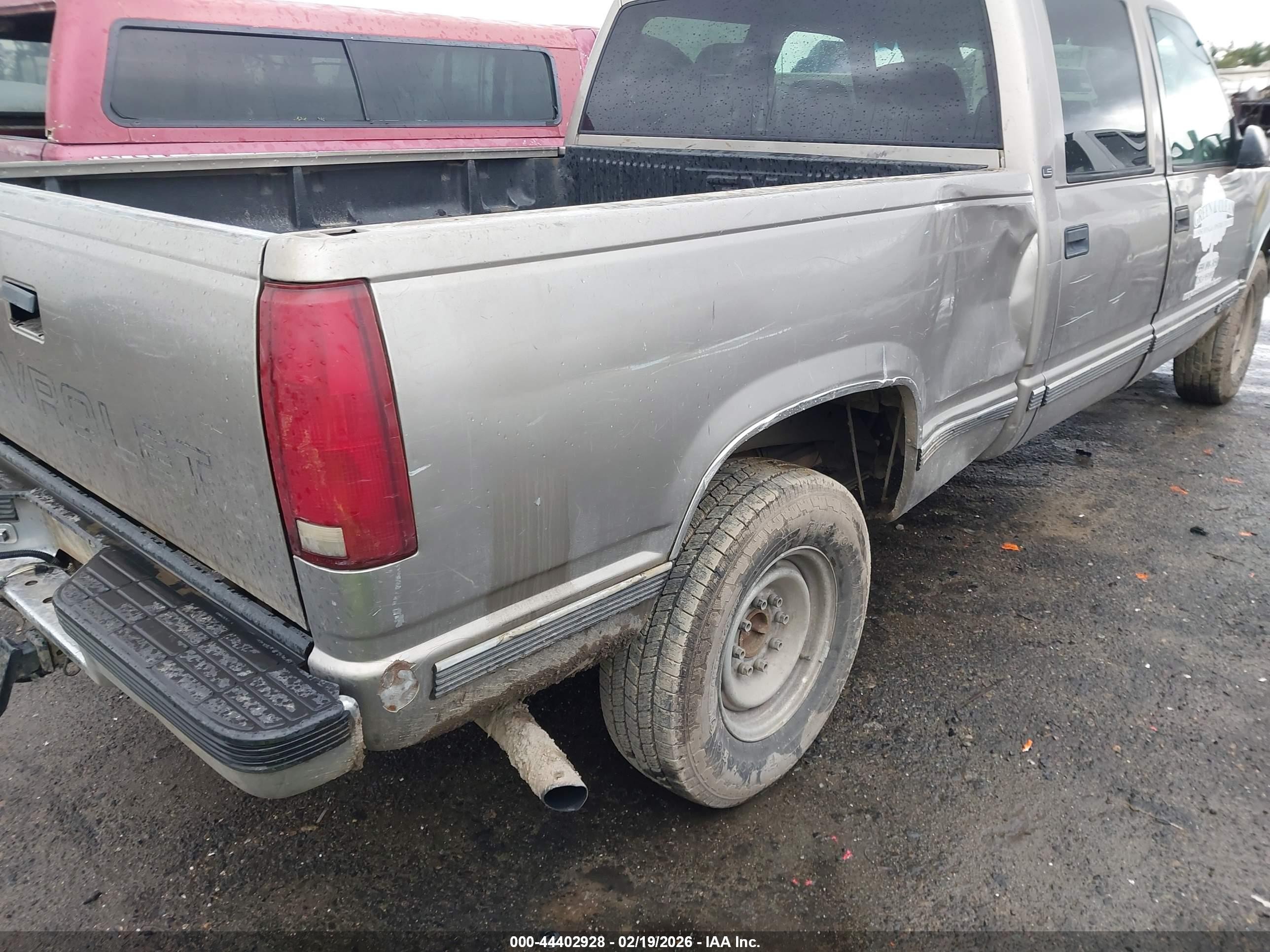 2000 Chevrolet C2500   Champagne vin: 1GCGC23R1YF406051