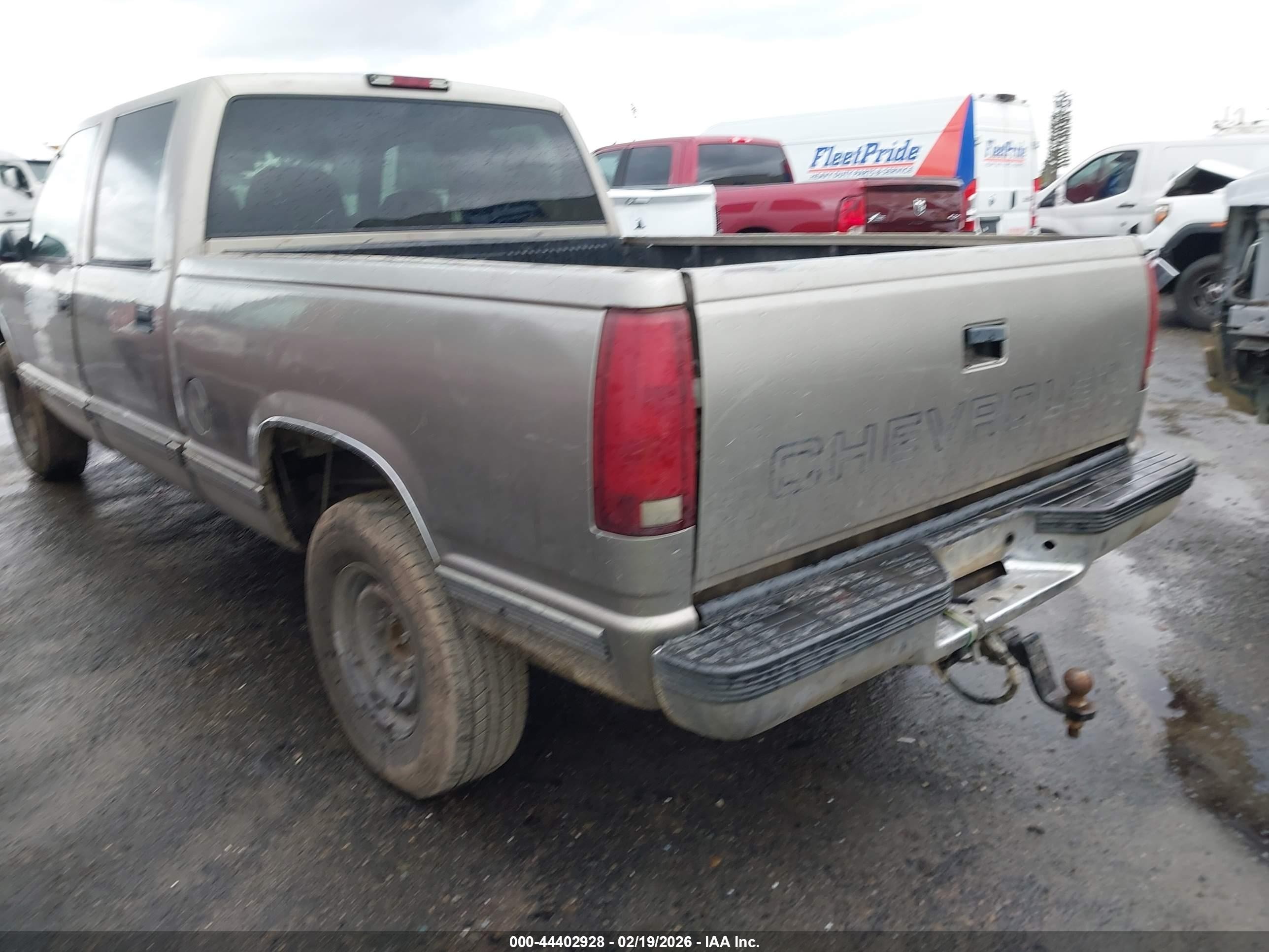 2000 Chevrolet C2500   Champagne vin: 1GCGC23R1YF406051