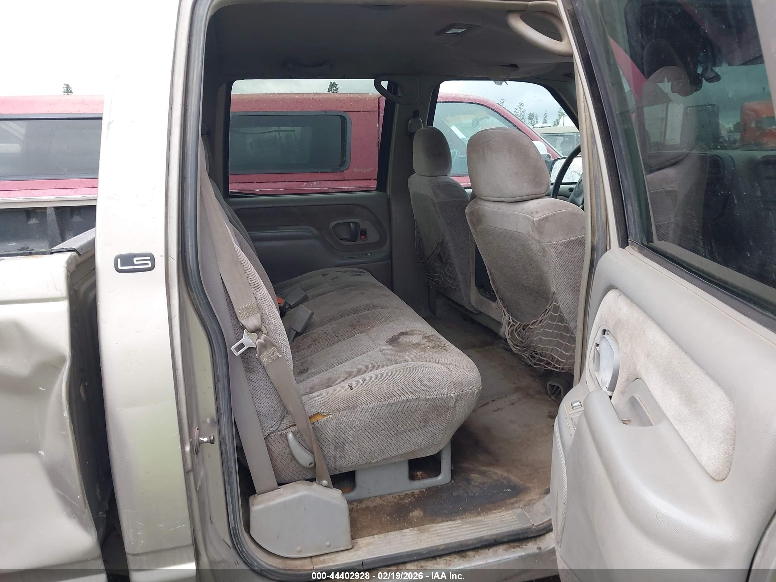 2000 Chevrolet C2500   Champagne vin: 1GCGC23R1YF406051