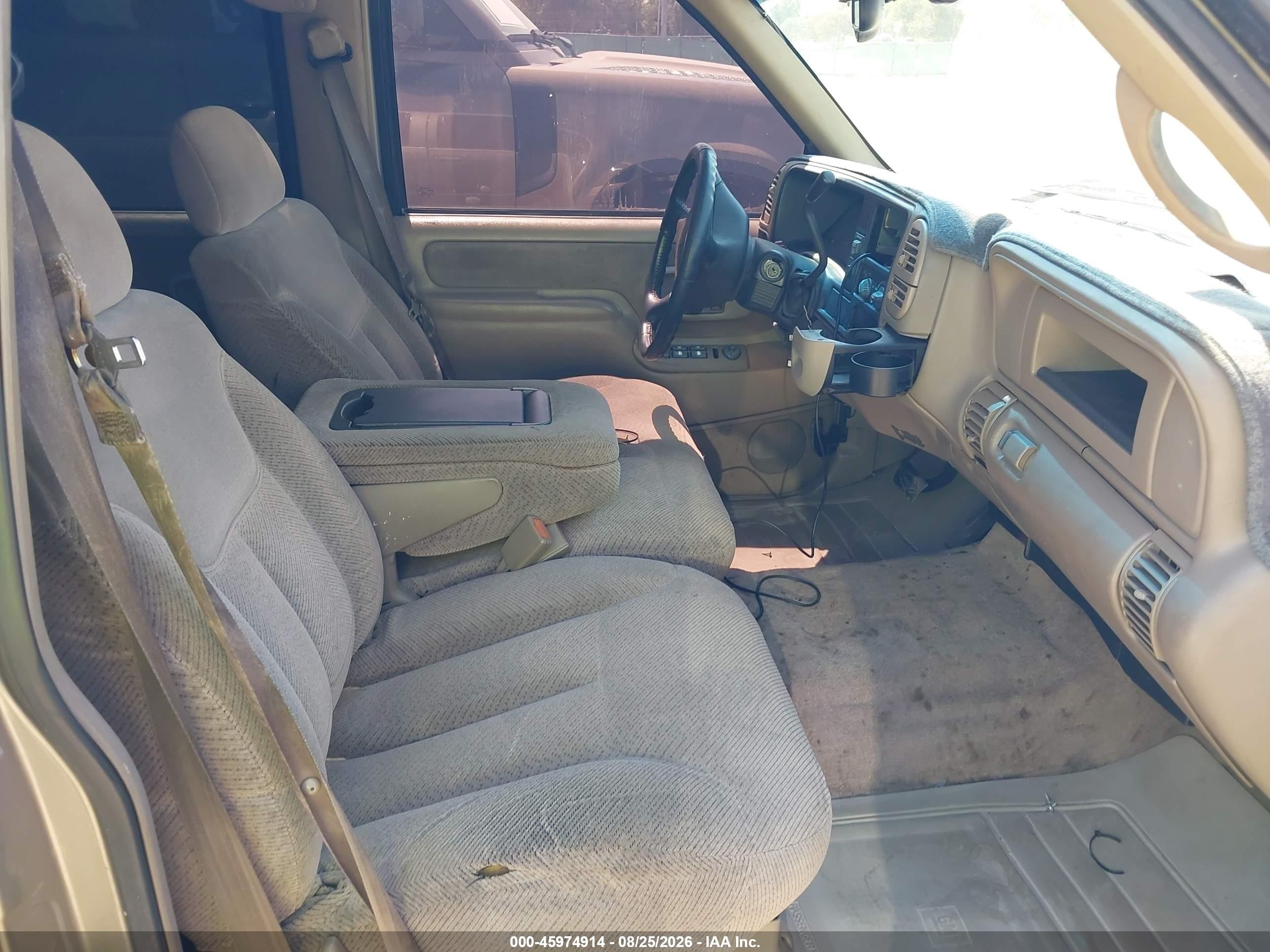 2000 Chevrolet C2500   Silver vin: 1GCGC23R6YF481599