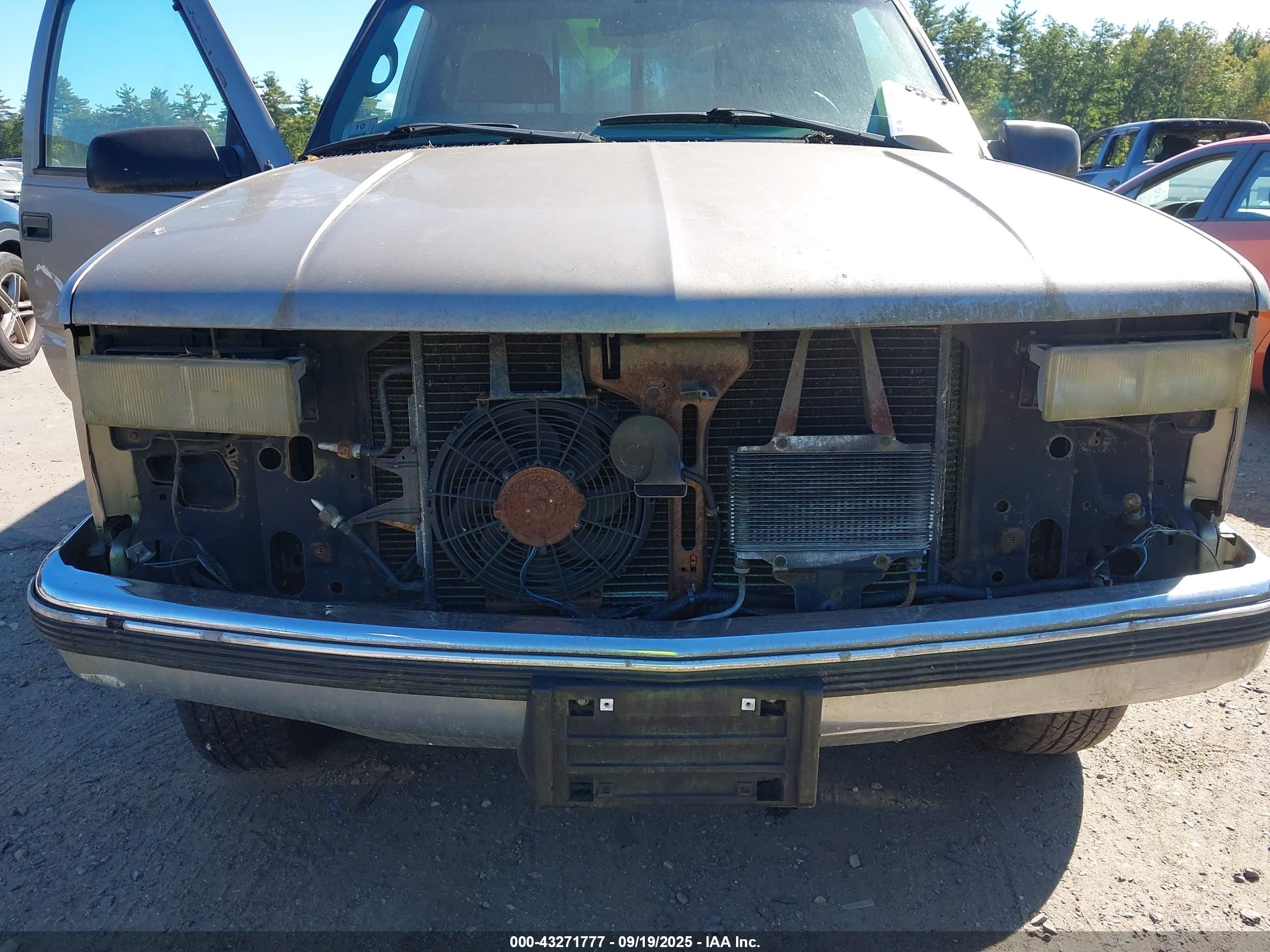 2000 Chevrolet C2500   Gray vin: 1GCGC24J4YR220382
