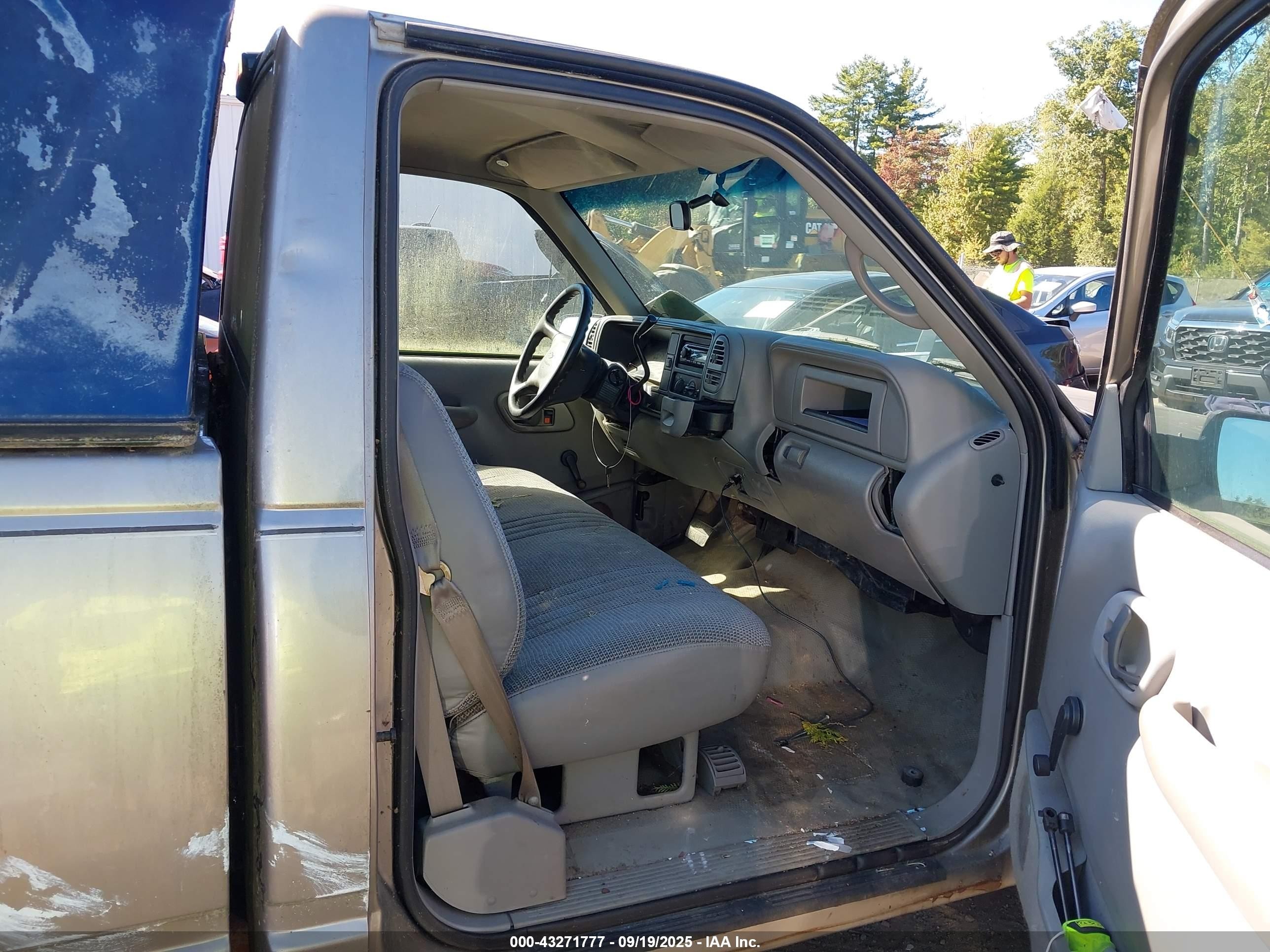 2000 Chevrolet C2500   Gray vin: 1GCGC24J4YR220382