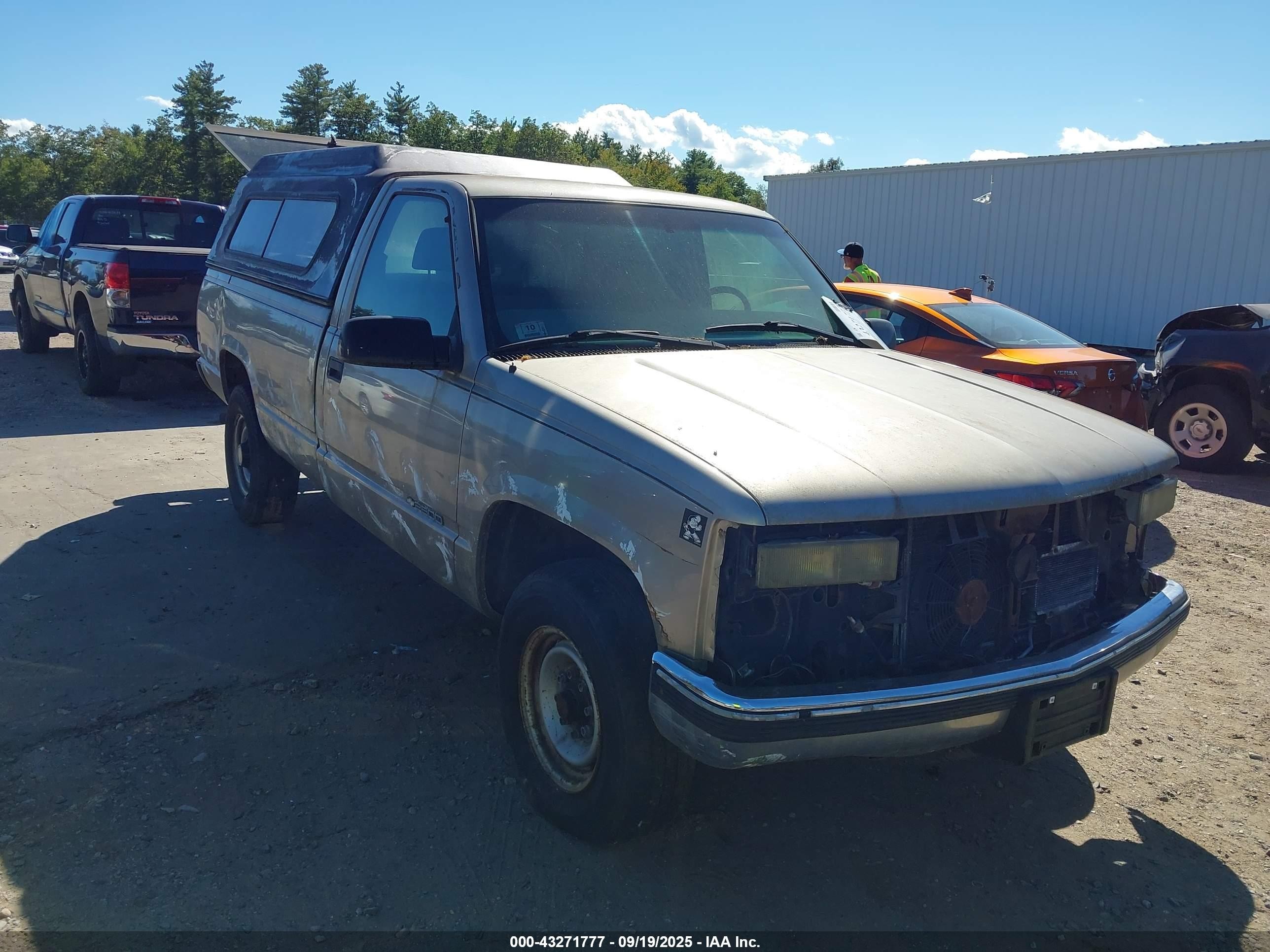2000 Chevrolet C2500   Gray vin: 1GCGC24J4YR220382