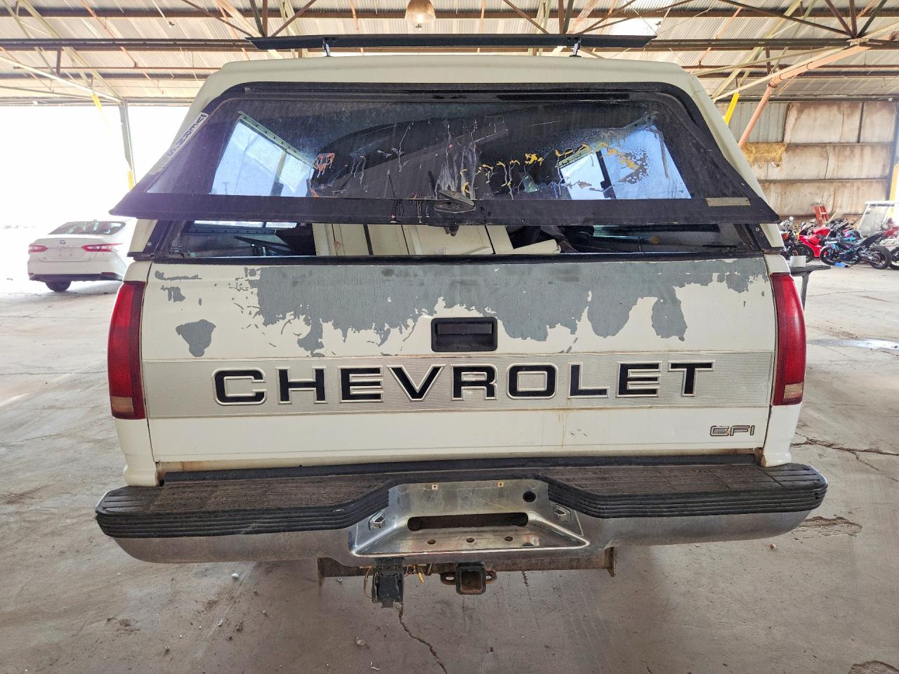 1989 Chevrolet Gmt-400 C2500 White vin: 1GCGC24K2KE177202