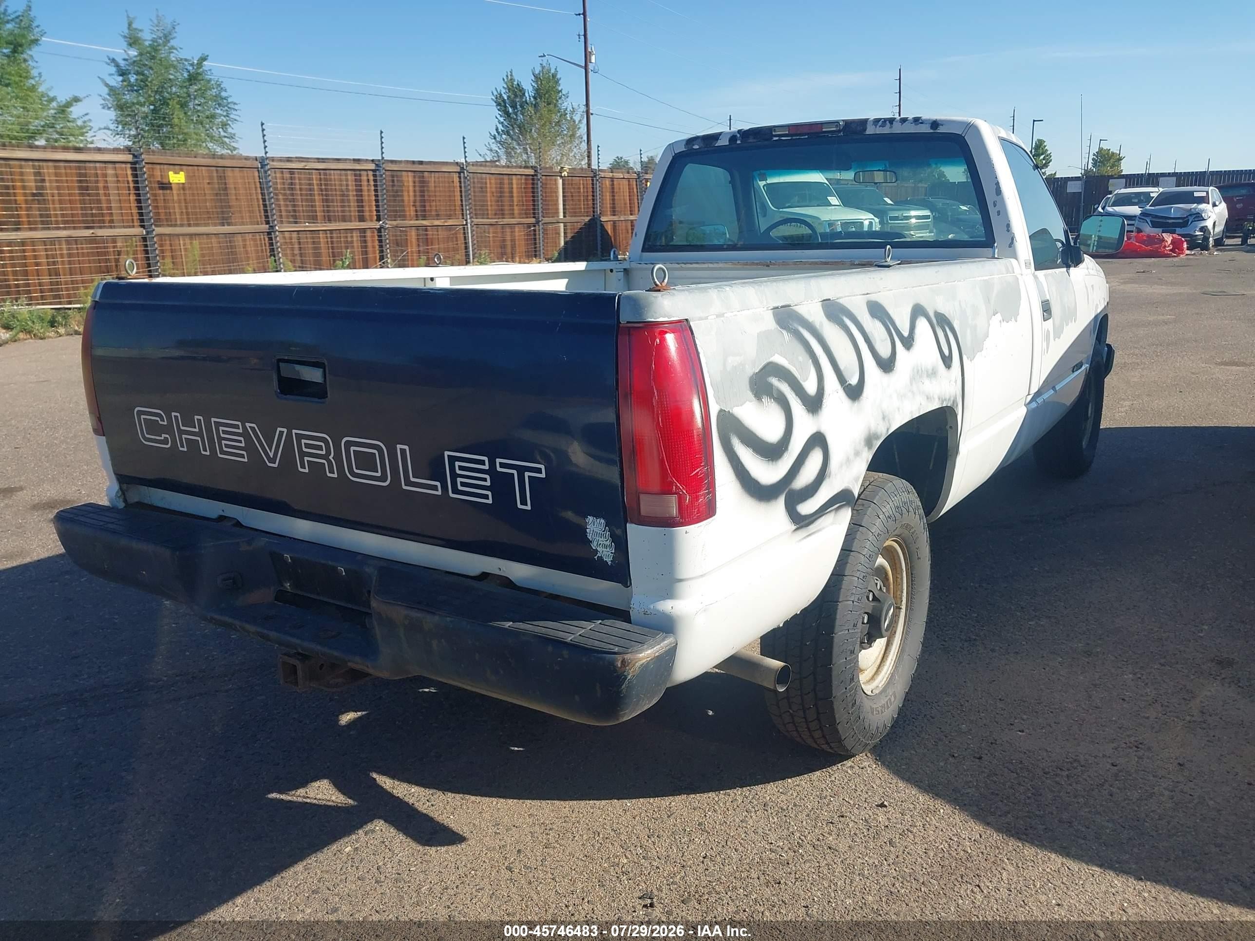 1995 Chevrolet Gmt-400 C2500 White vin: 1GCGC24K3SE122841