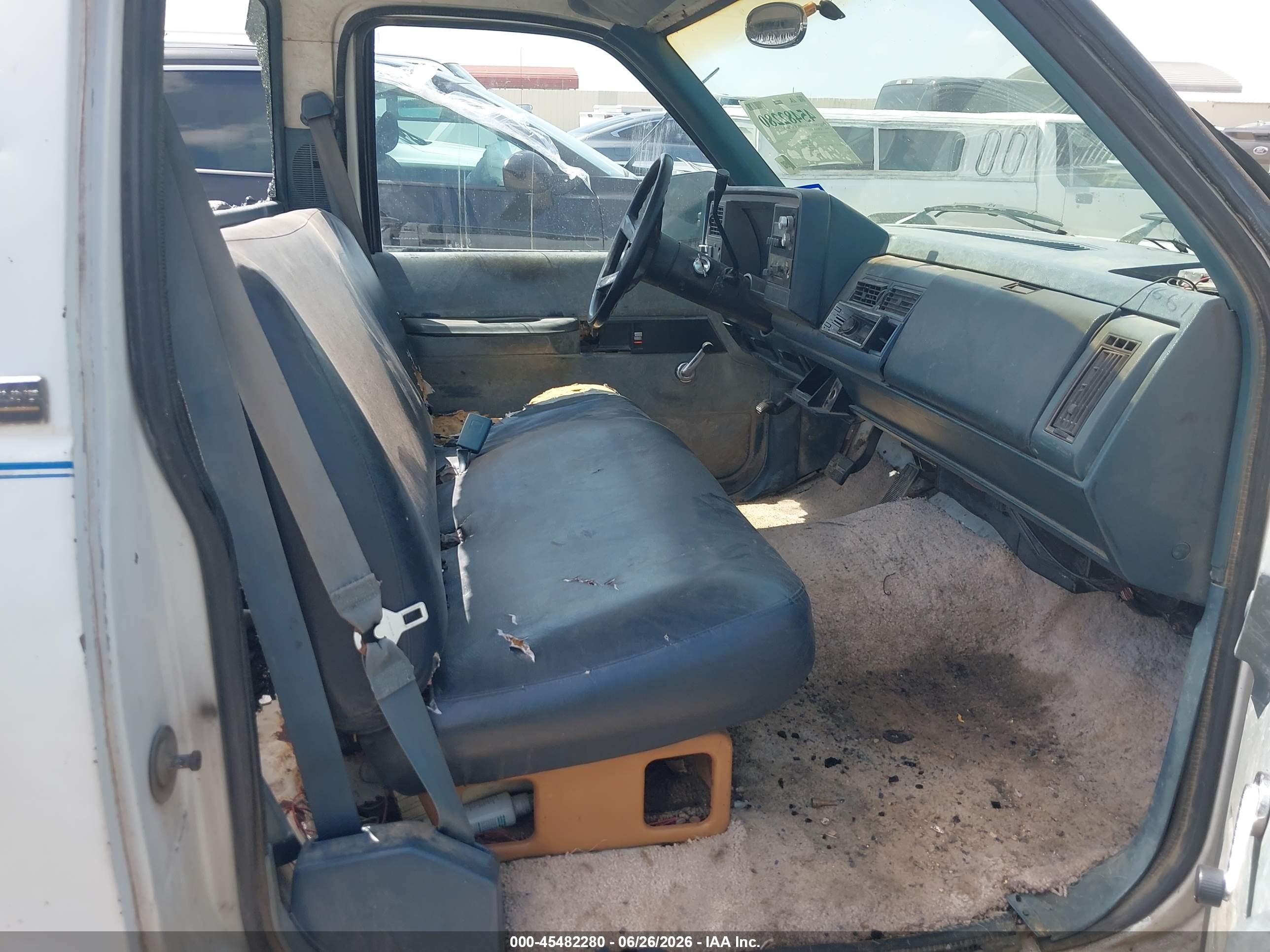 1990 Chevrolet Gmt-400 C2500 Белый vin: 1GCGC24K5LE145930