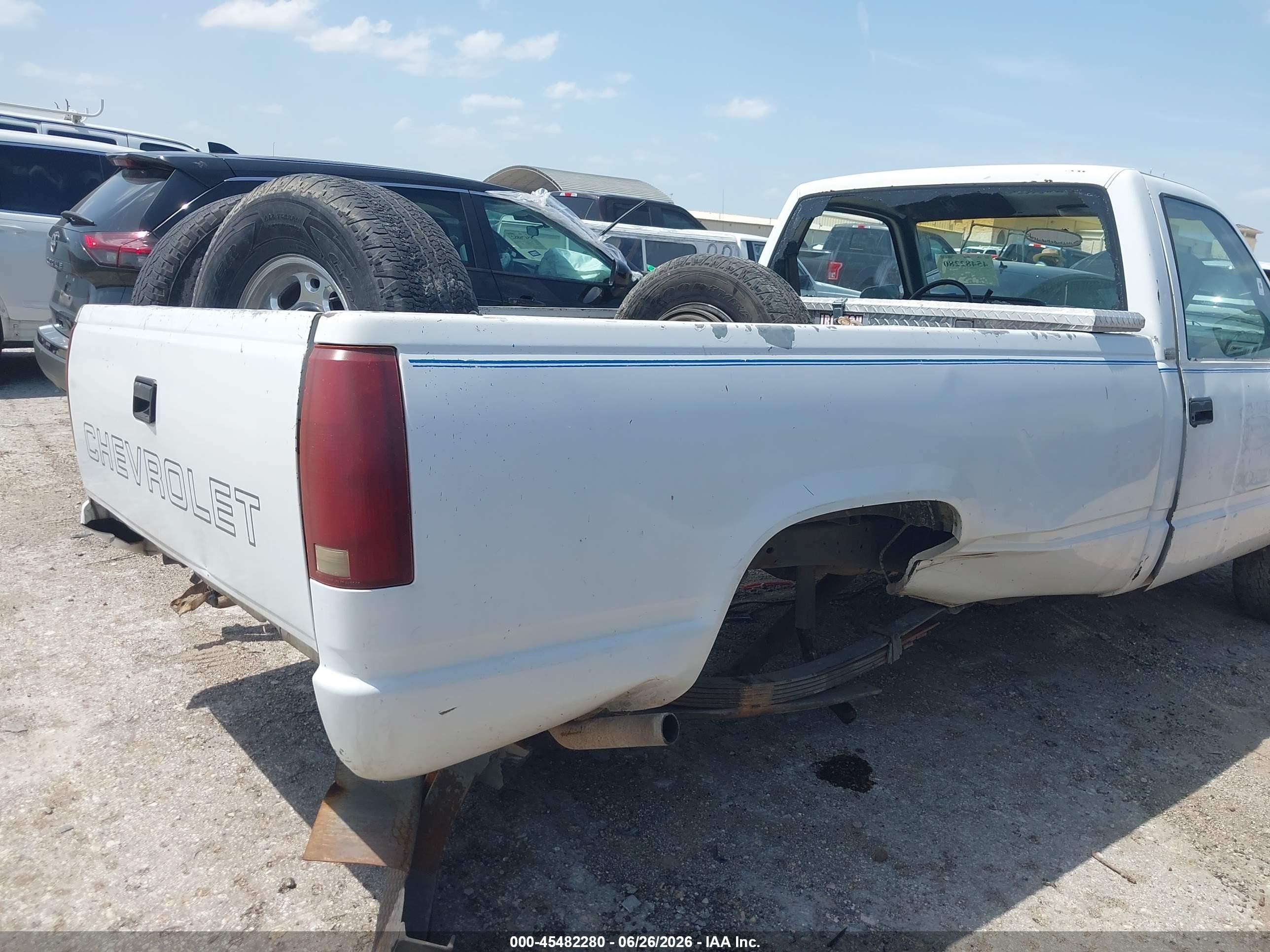 1990 Chevrolet Gmt-400 C2500 Белый vin: 1GCGC24K5LE145930