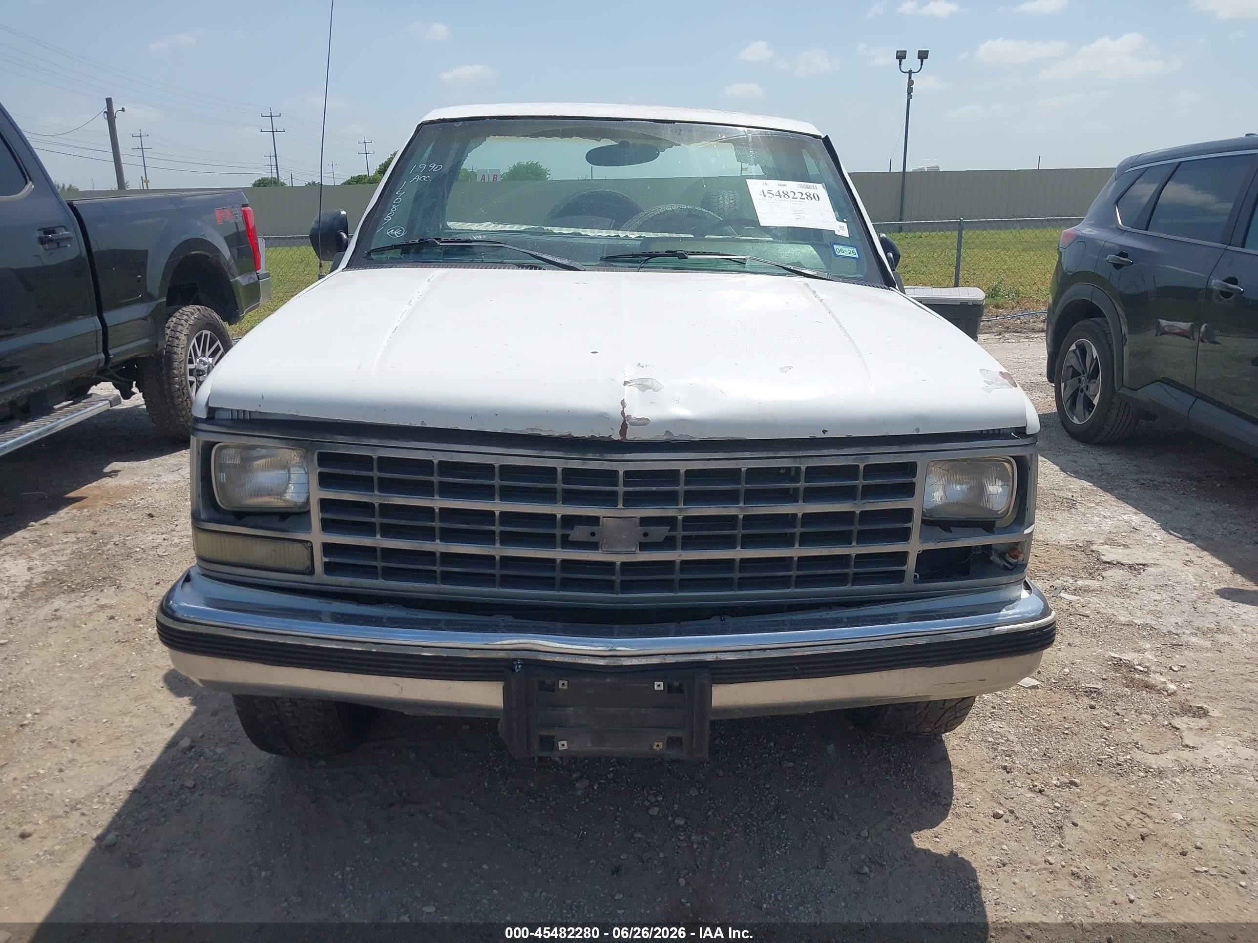 1990 Chevrolet Gmt-400 C2500 Белый vin: 1GCGC24K5LE145930