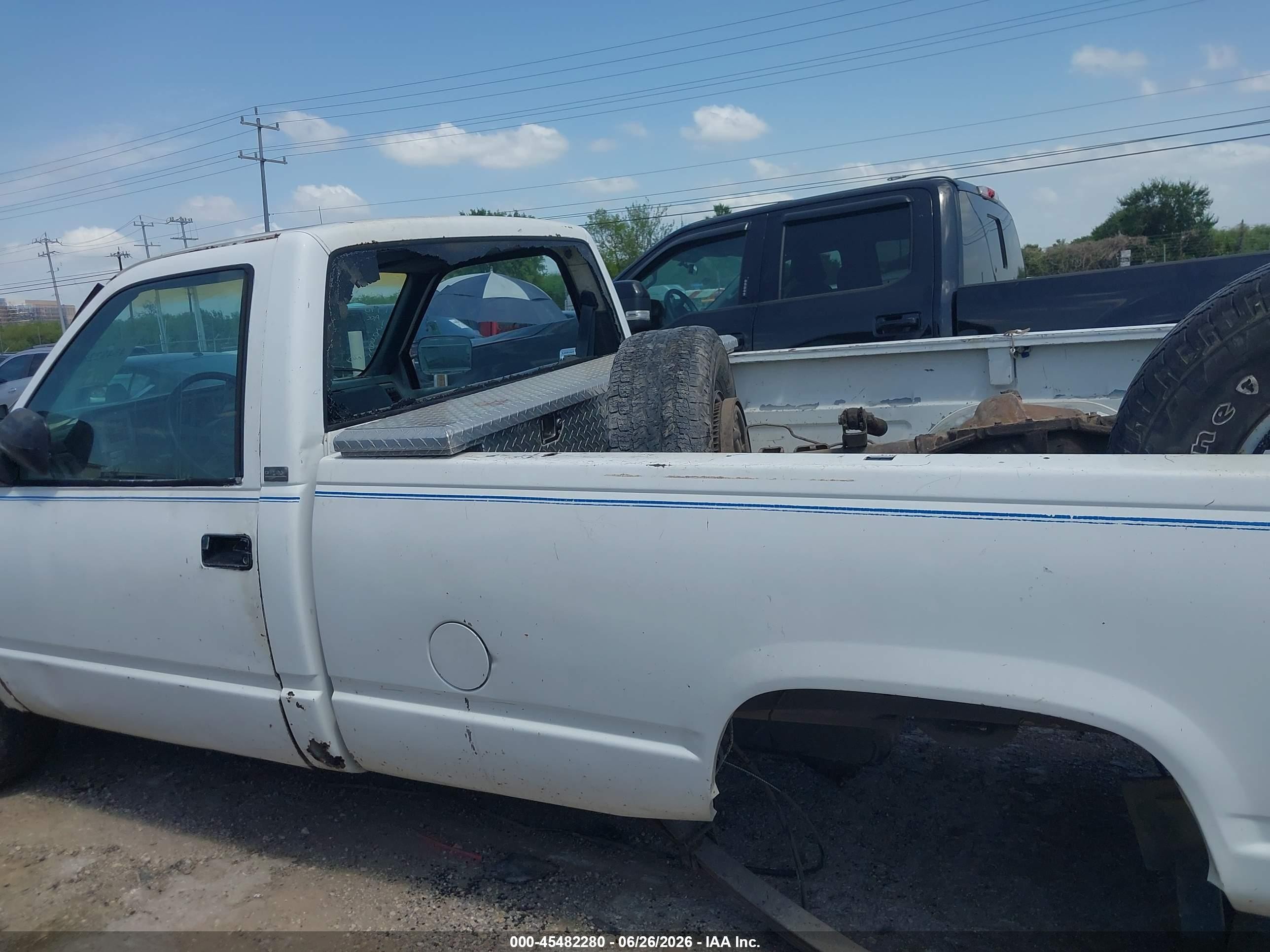 1990 Chevrolet Gmt-400 C2500 Белый vin: 1GCGC24K5LE145930