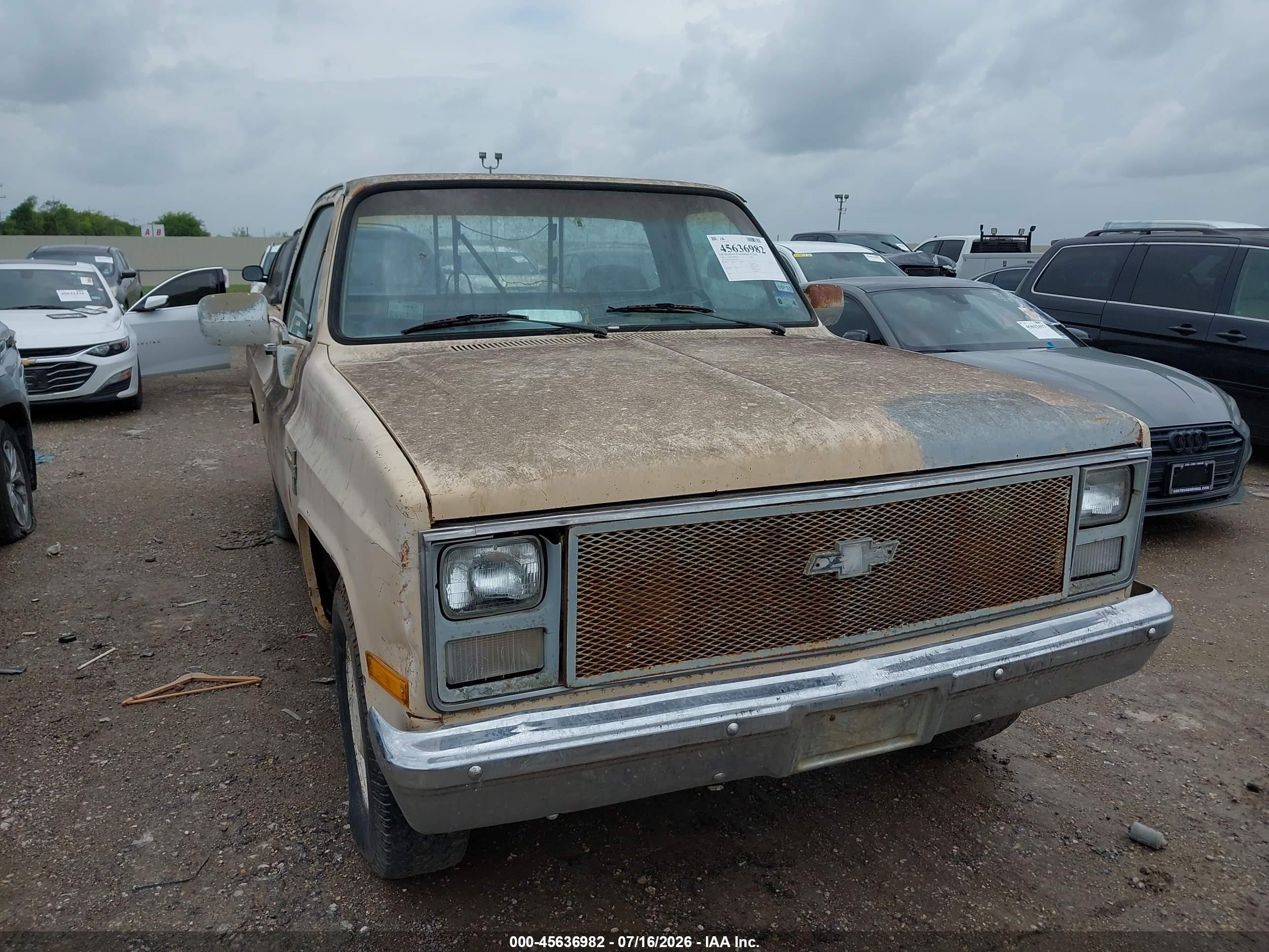 1985 Chevrolet C20   Желто-коричневый vin: 1GCGC24M1FS186742