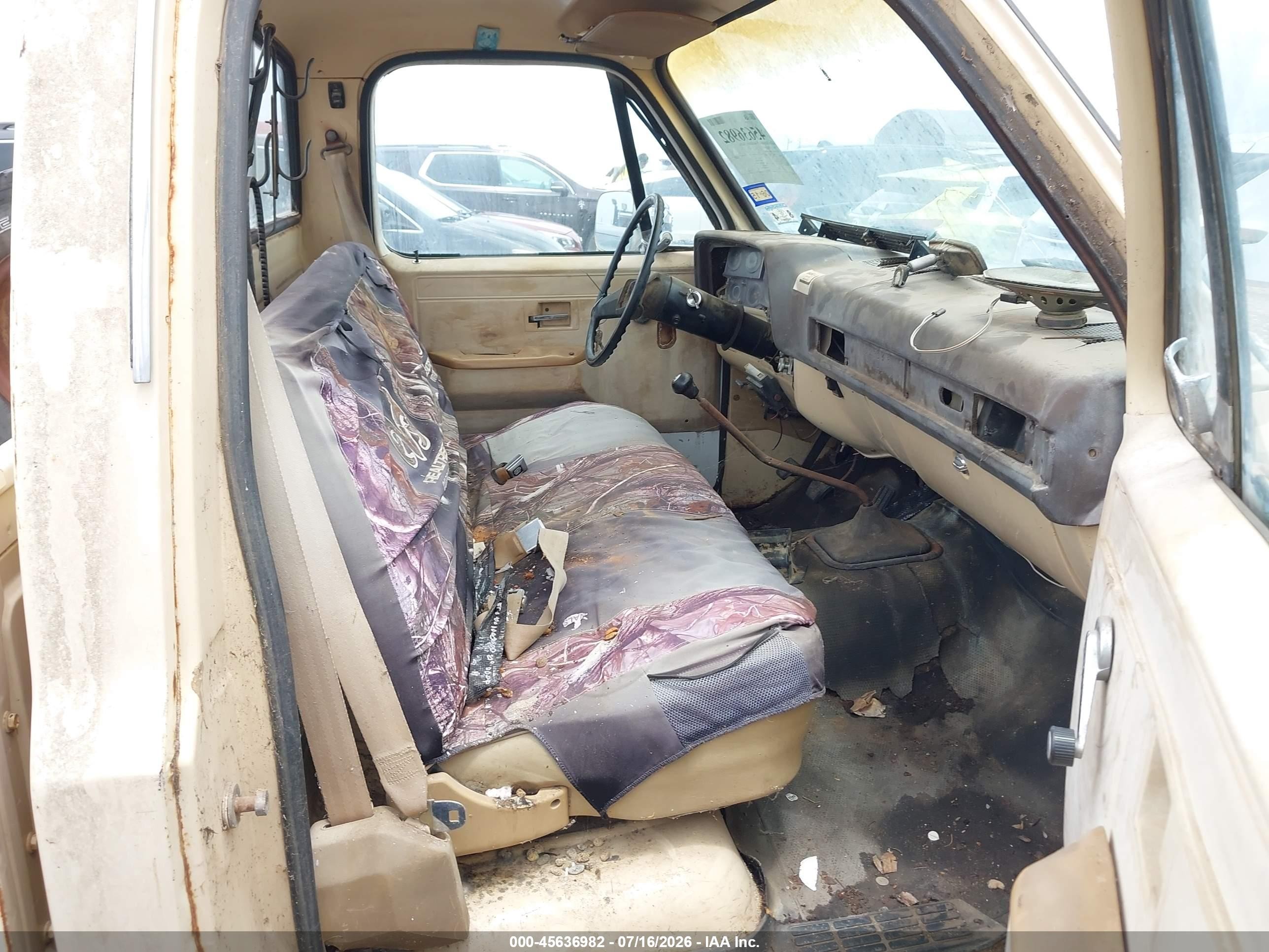 1985 Chevrolet C20   Желто-коричневый vin: 1GCGC24M1FS186742