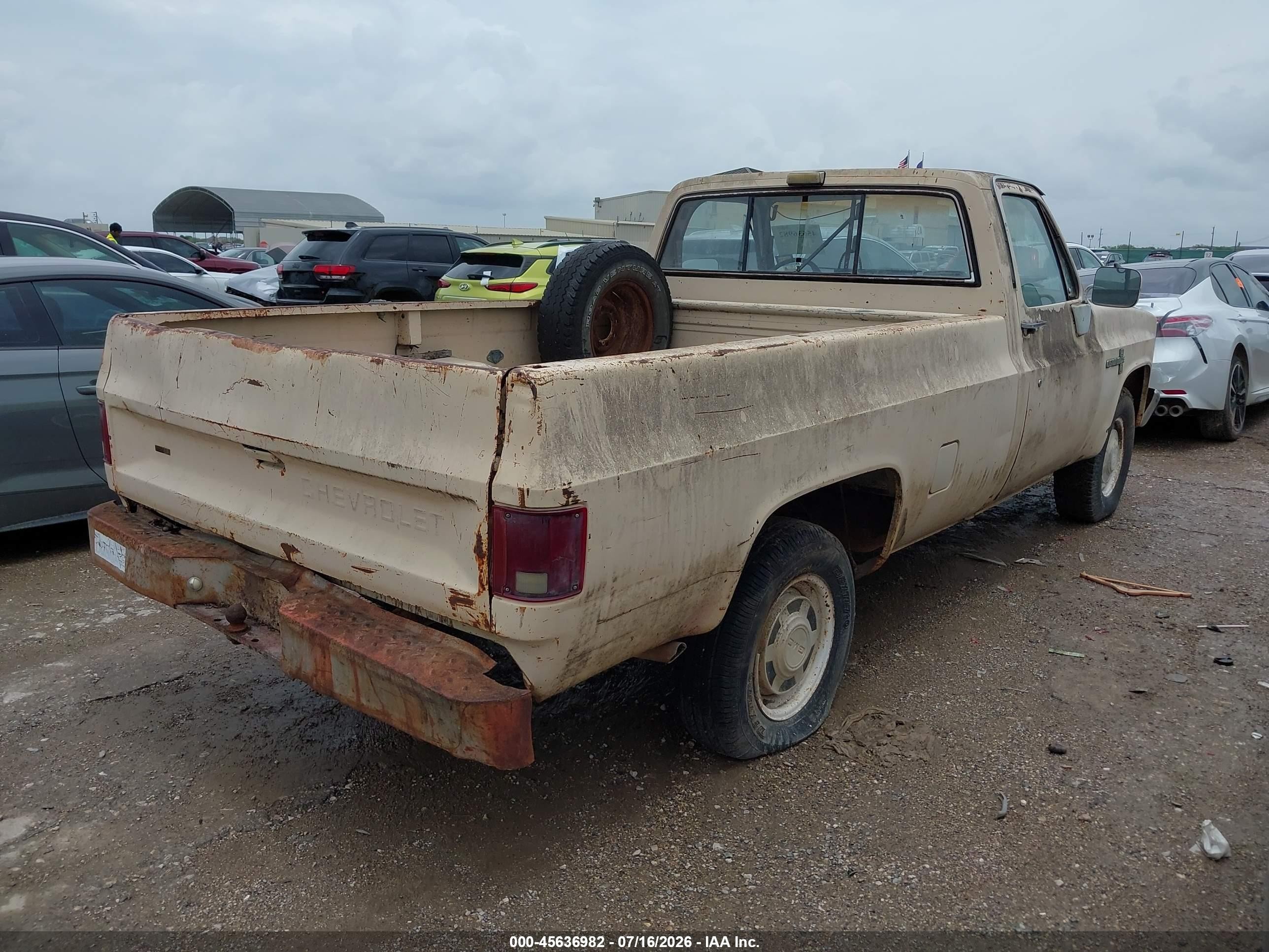 1985 Chevrolet C20   Желто-коричневый vin: 1GCGC24M1FS186742