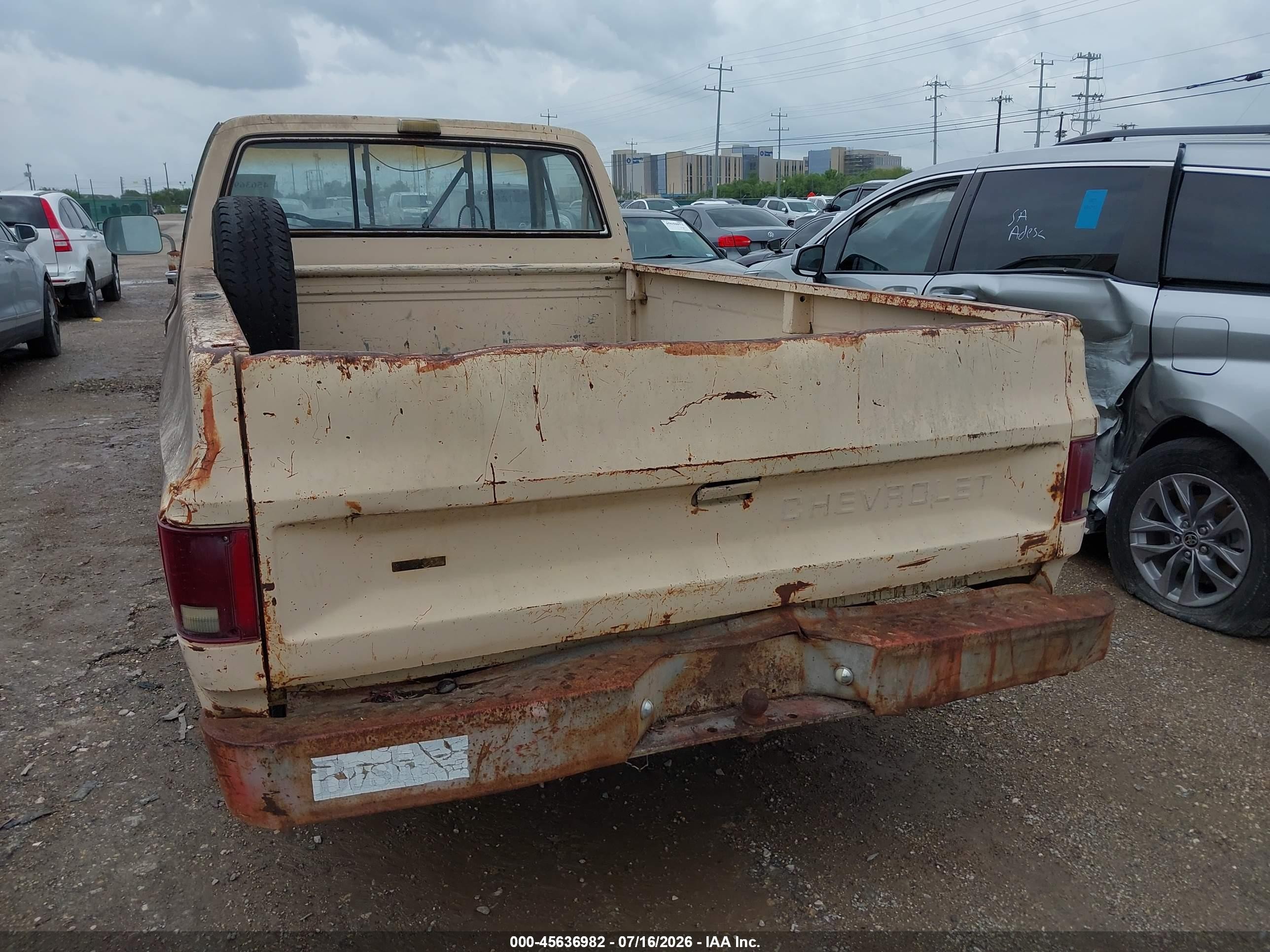 1985 Chevrolet C20   Желто-коричневый vin: 1GCGC24M1FS186742